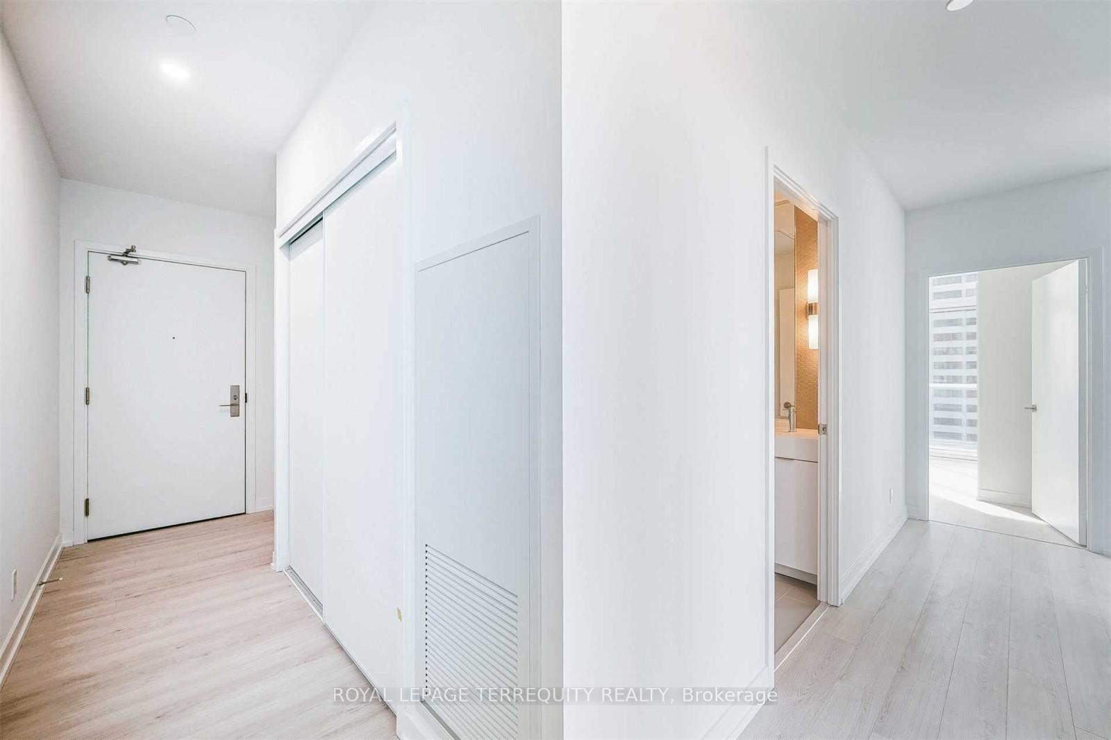 Photo 10 of Unit 1710, 33 Helendale Avenue, Toronto, Yonge-Eglinton — HOMEH
