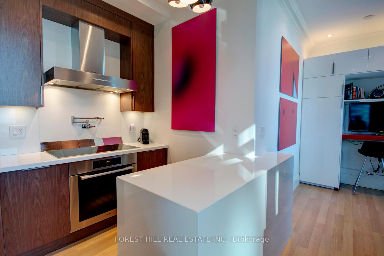 Front of Unit 3904, 311 Bay Street
