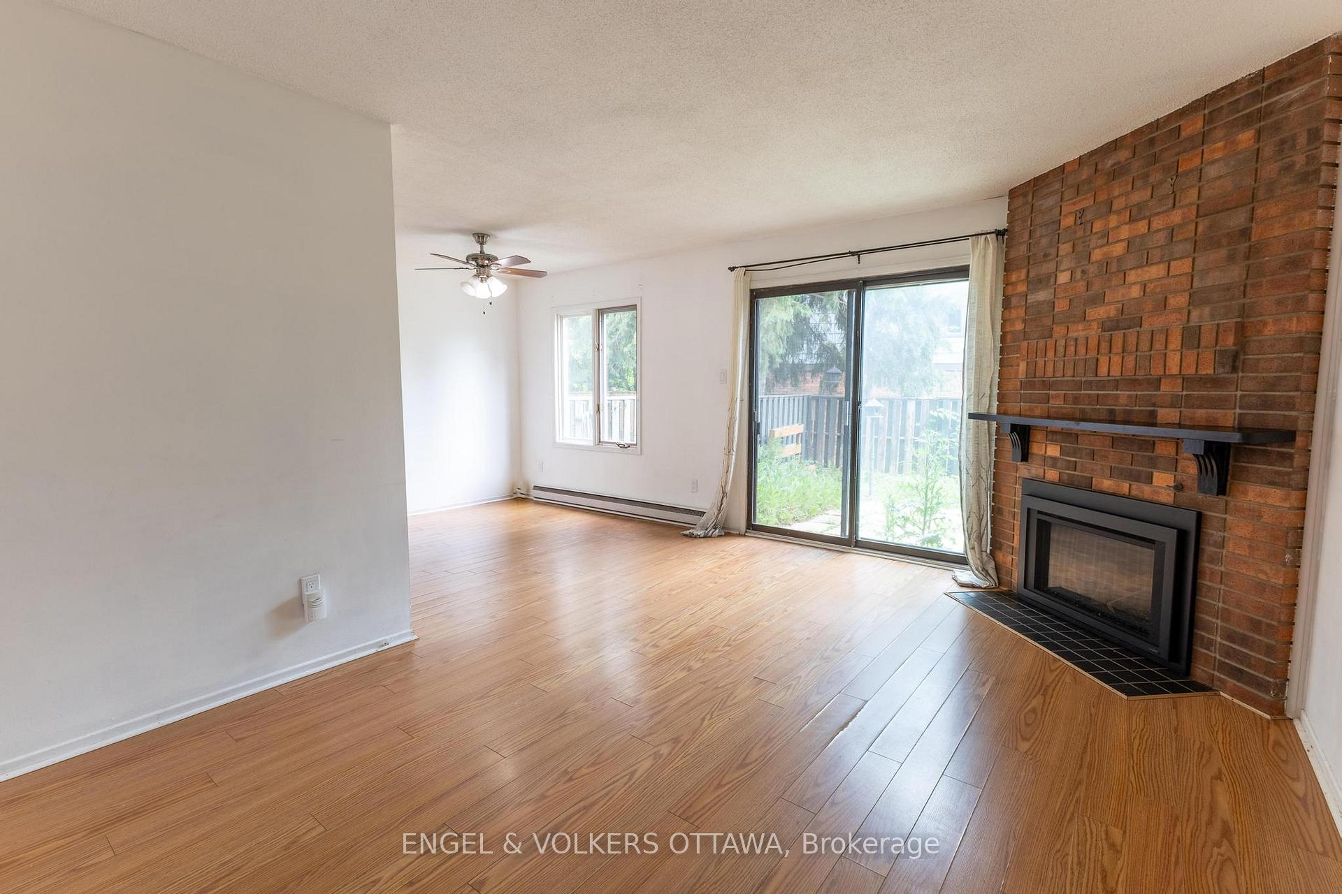 Photo 3 of Unit 32, 5 Bethune Way, Ottawa, Kanata - Beaverbrook — HOMEH