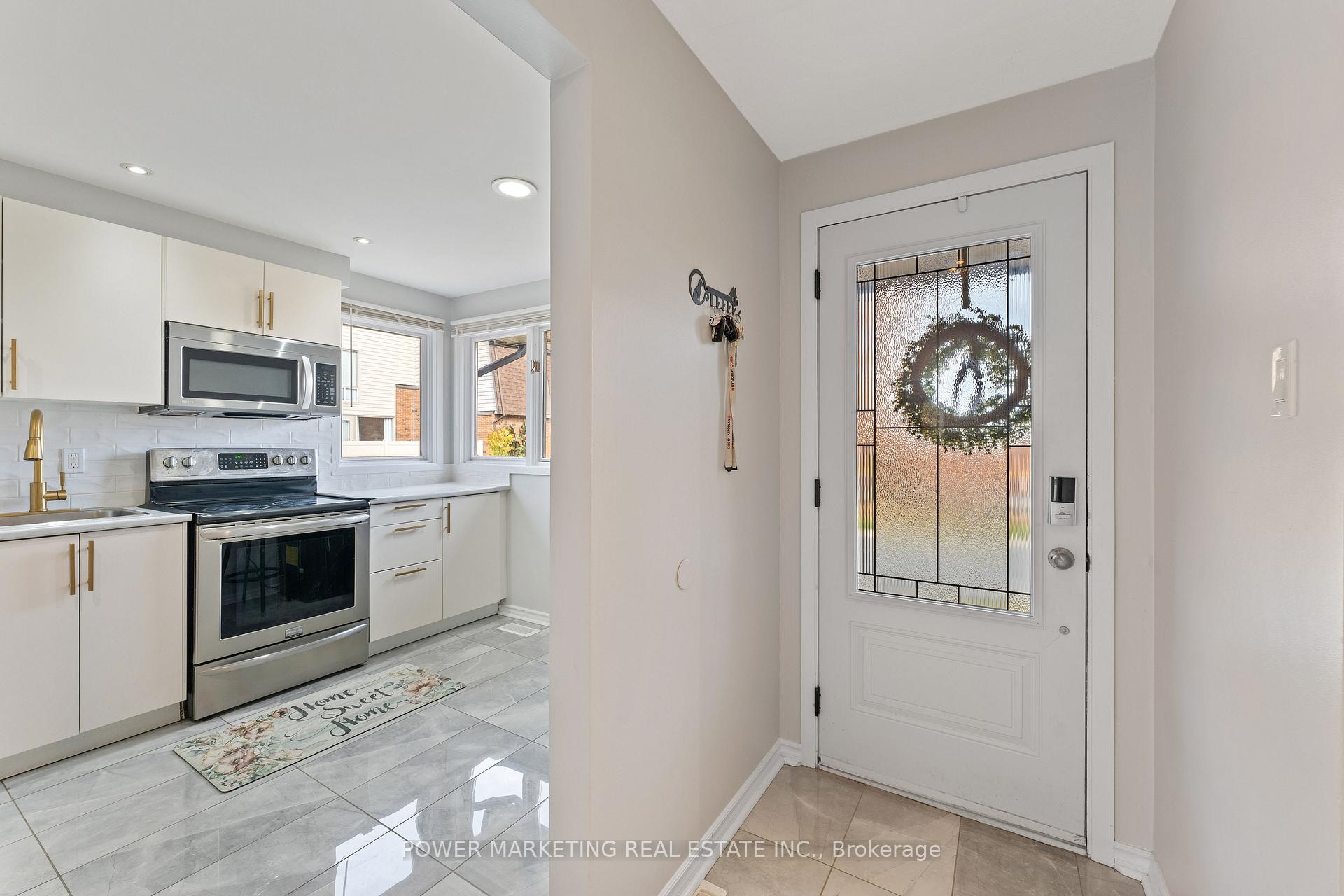 Photo 3 of Unit B, 911 Elmsmere Road, Ottawa, Beacon Hill South — HOMEH