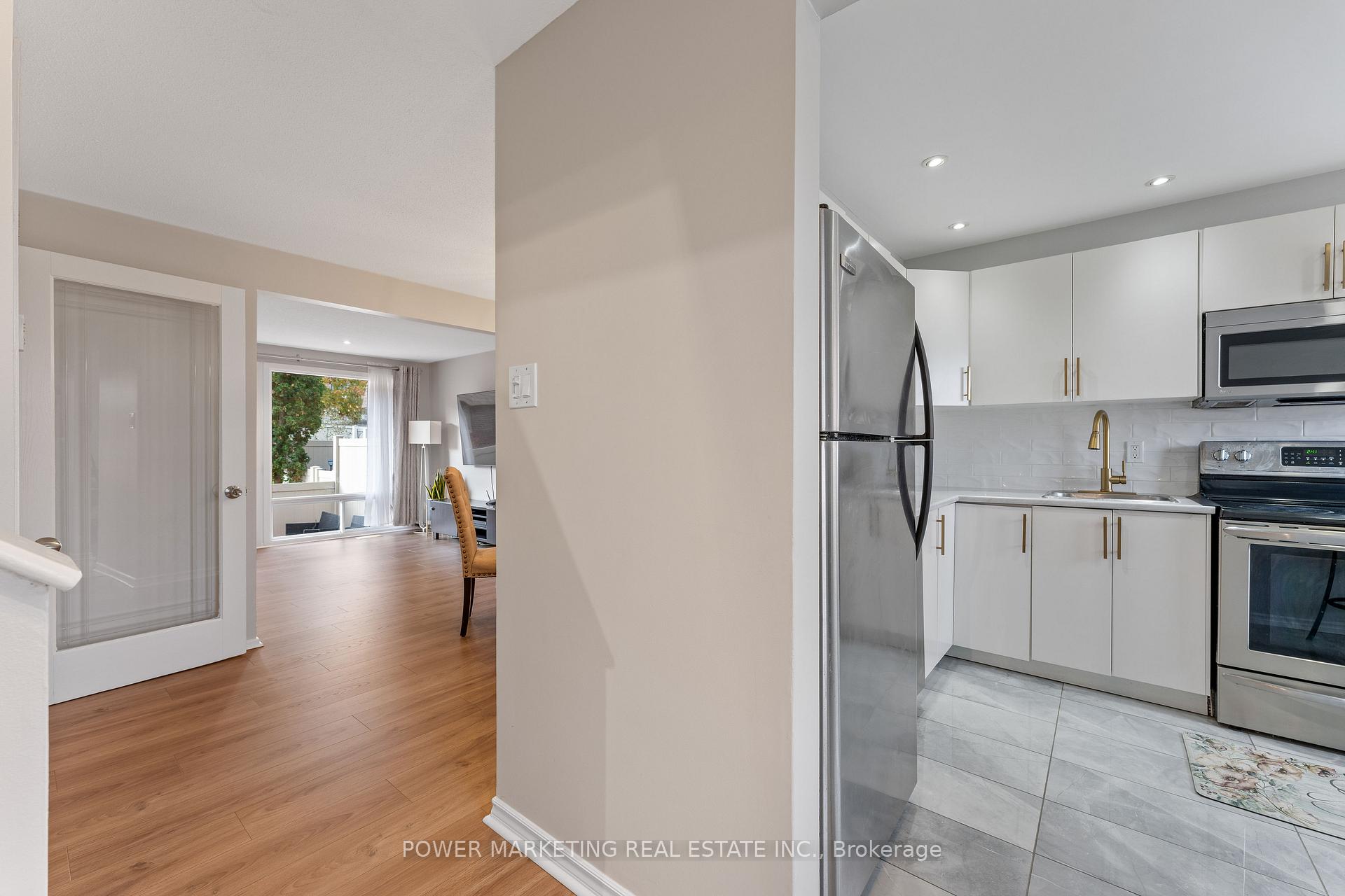 Photo 4 of Unit B, 911 Elmsmere Road, Ottawa, Beacon Hill South — HOMEH