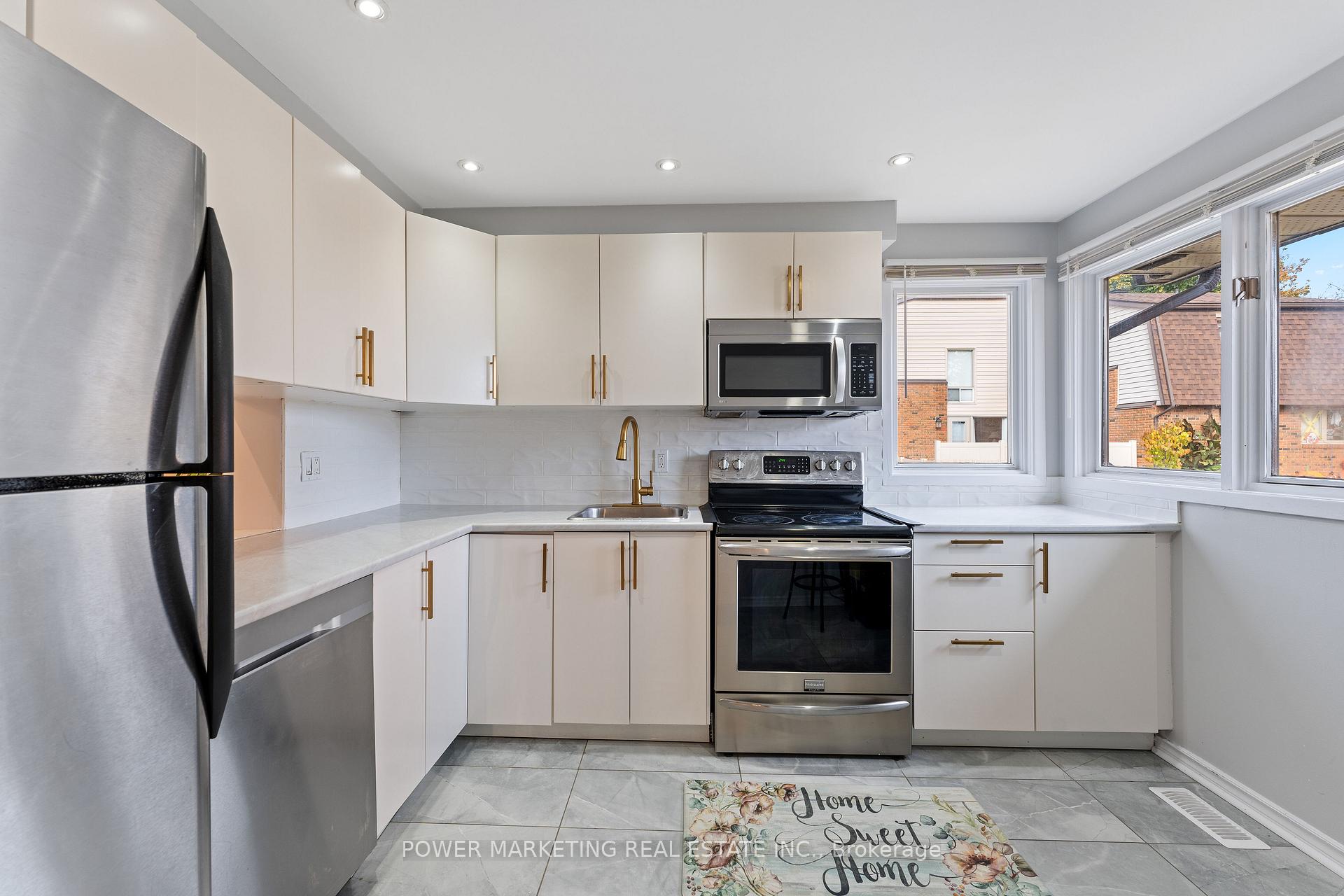 Photo 5 of Unit B, 911 Elmsmere Road, Ottawa, Beacon Hill South — HOMEH