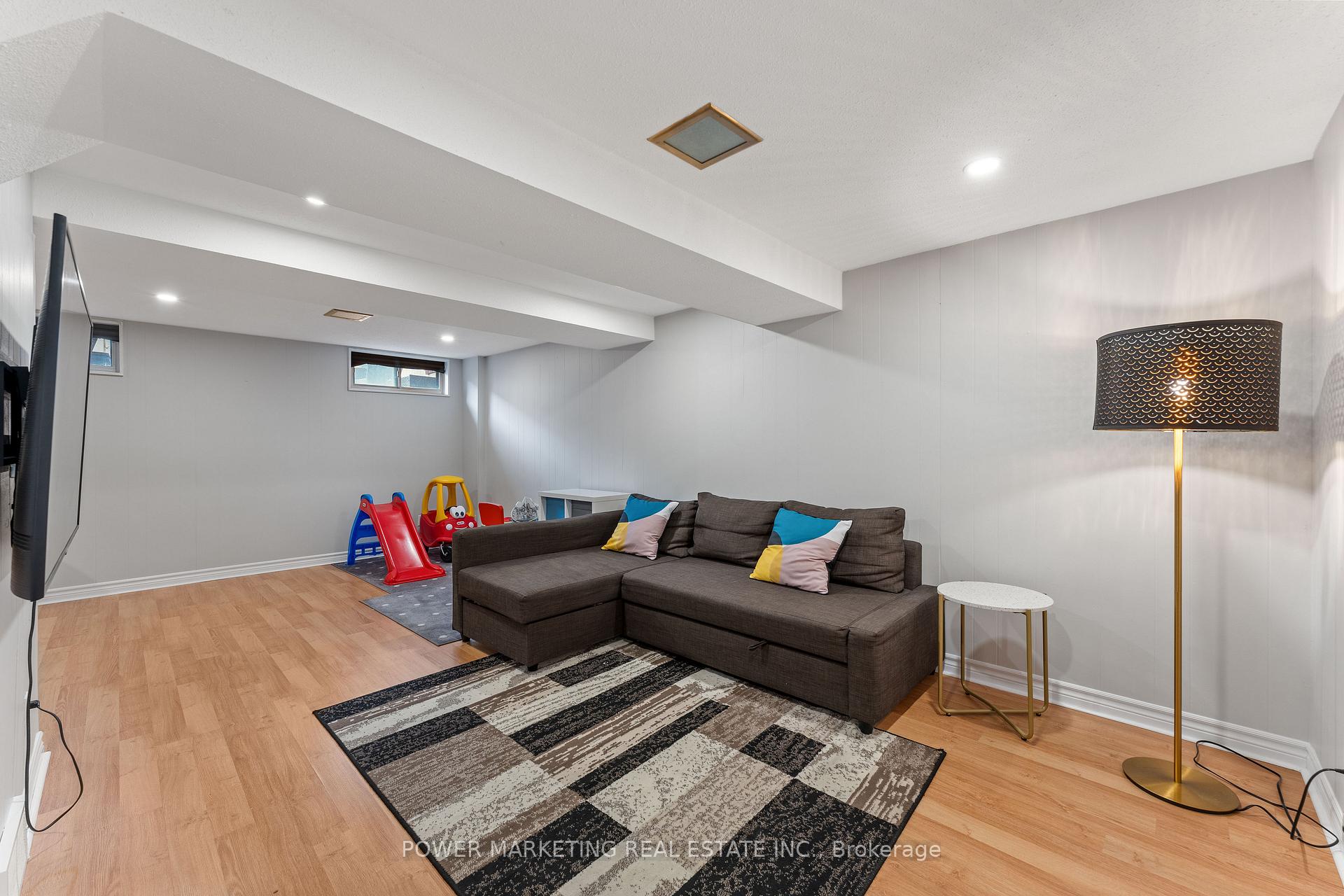 Photo 18 of Unit B, 911 Elmsmere Road, Ottawa, Beacon Hill South — HOMEH
