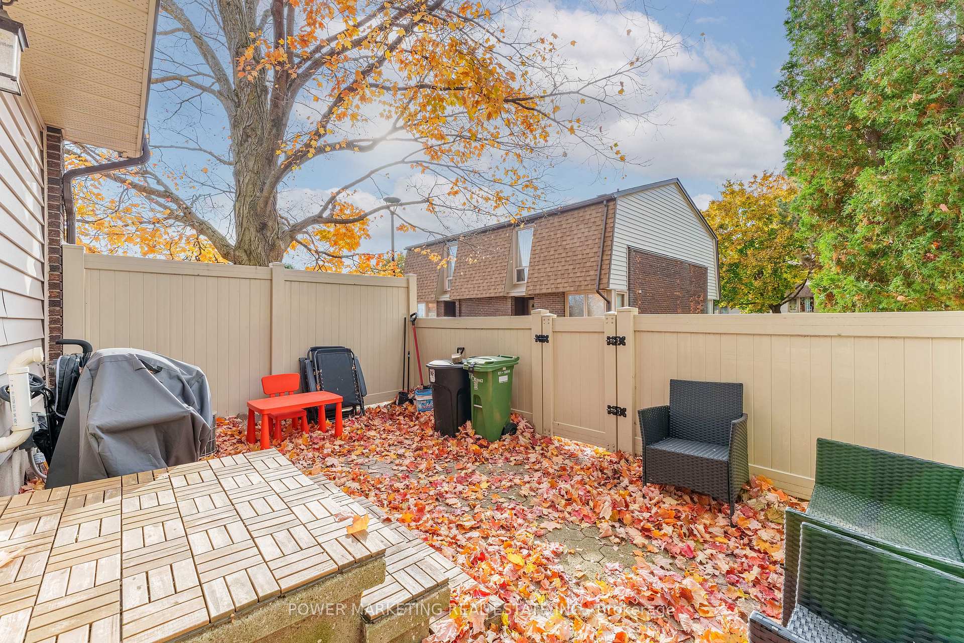 Photo 23 of Unit B, 911 Elmsmere Road, Ottawa, Beacon Hill South — HOMEH