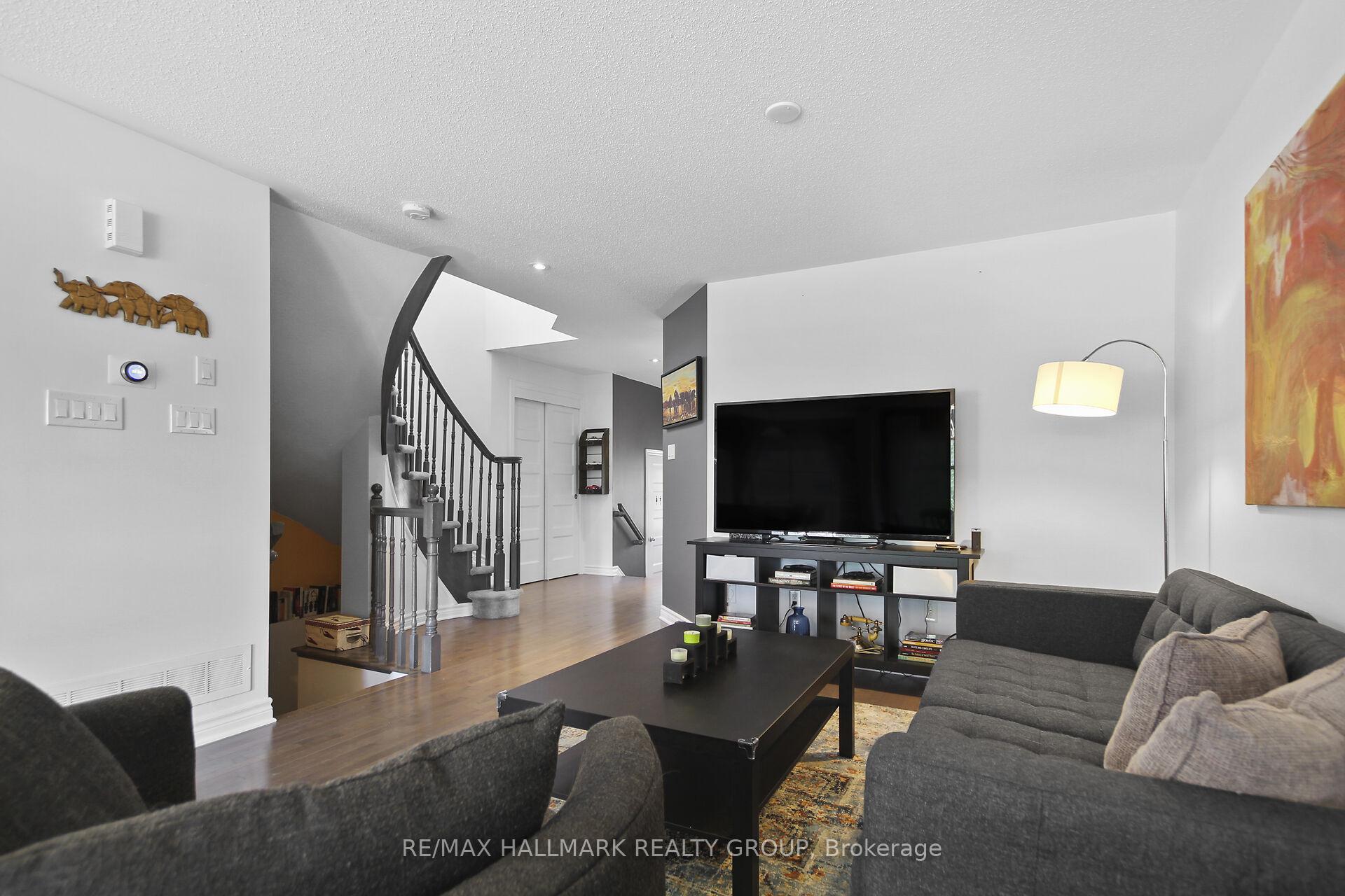 Photo 9 of 219 Mancini Way, Ottawa, Barrhaven - Strandherd — HOMEH