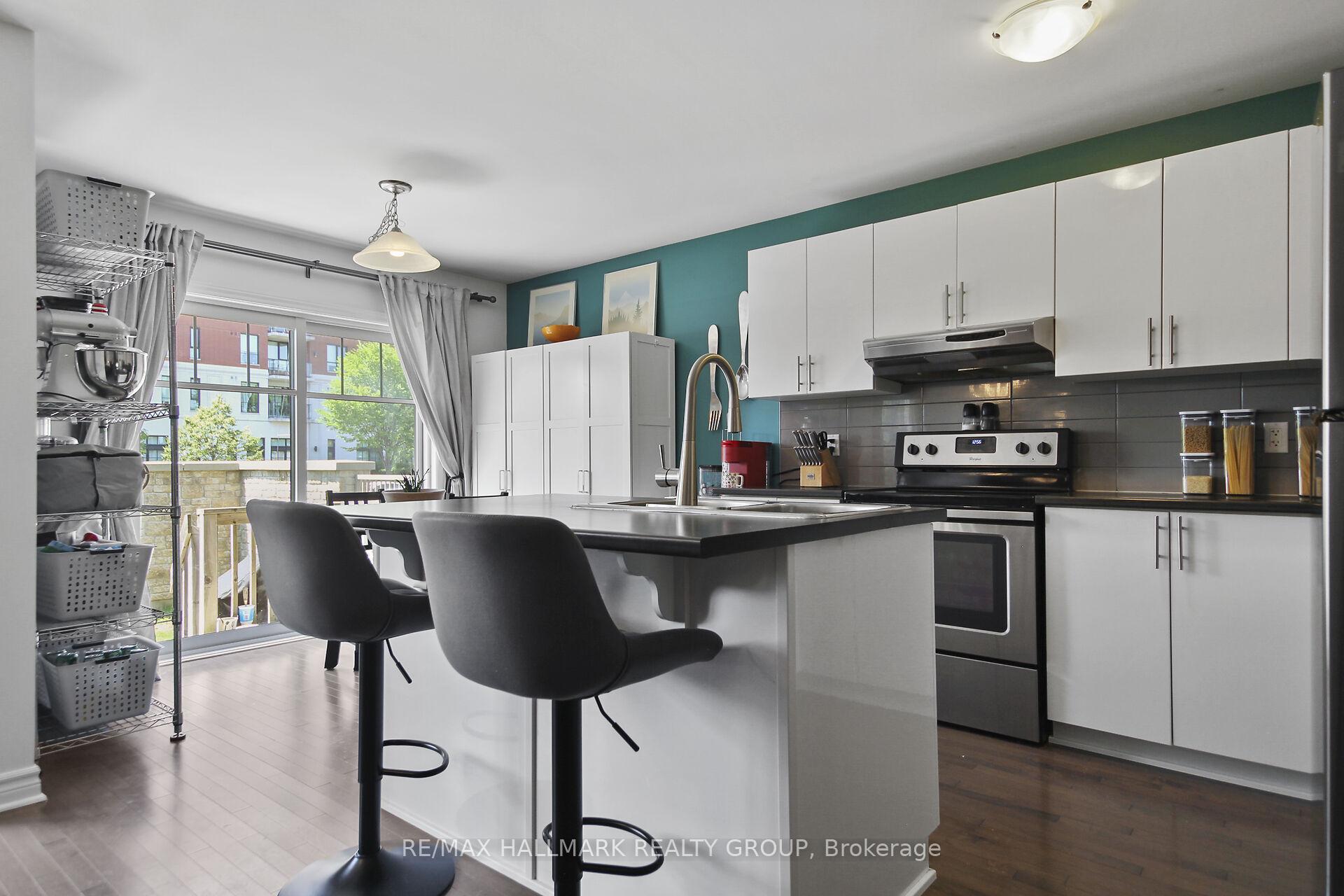Photo 13 of 219 Mancini Way, Ottawa, Barrhaven - Strandherd — HOMEH