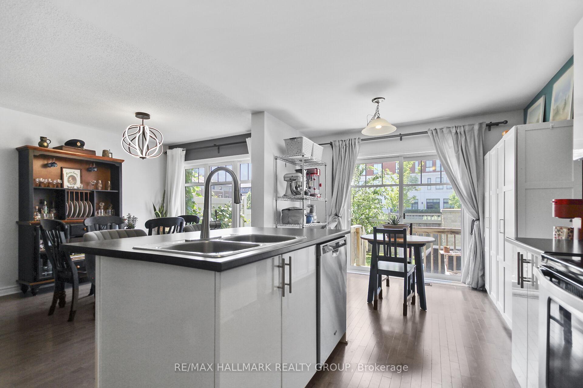 Photo 15 of 219 Mancini Way, Ottawa, Barrhaven - Strandherd — HOMEH
