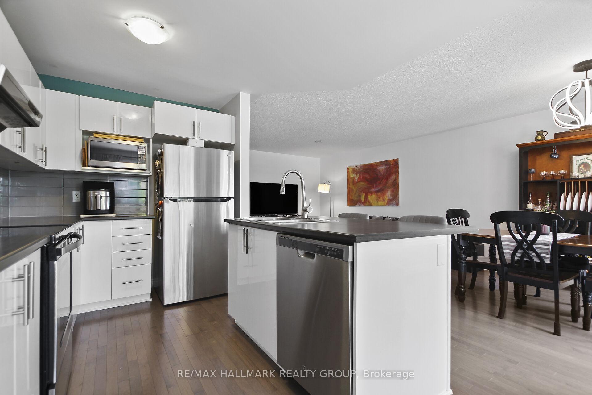 Photo 17 of 219 Mancini Way, Ottawa, Barrhaven - Strandherd — HOMEH