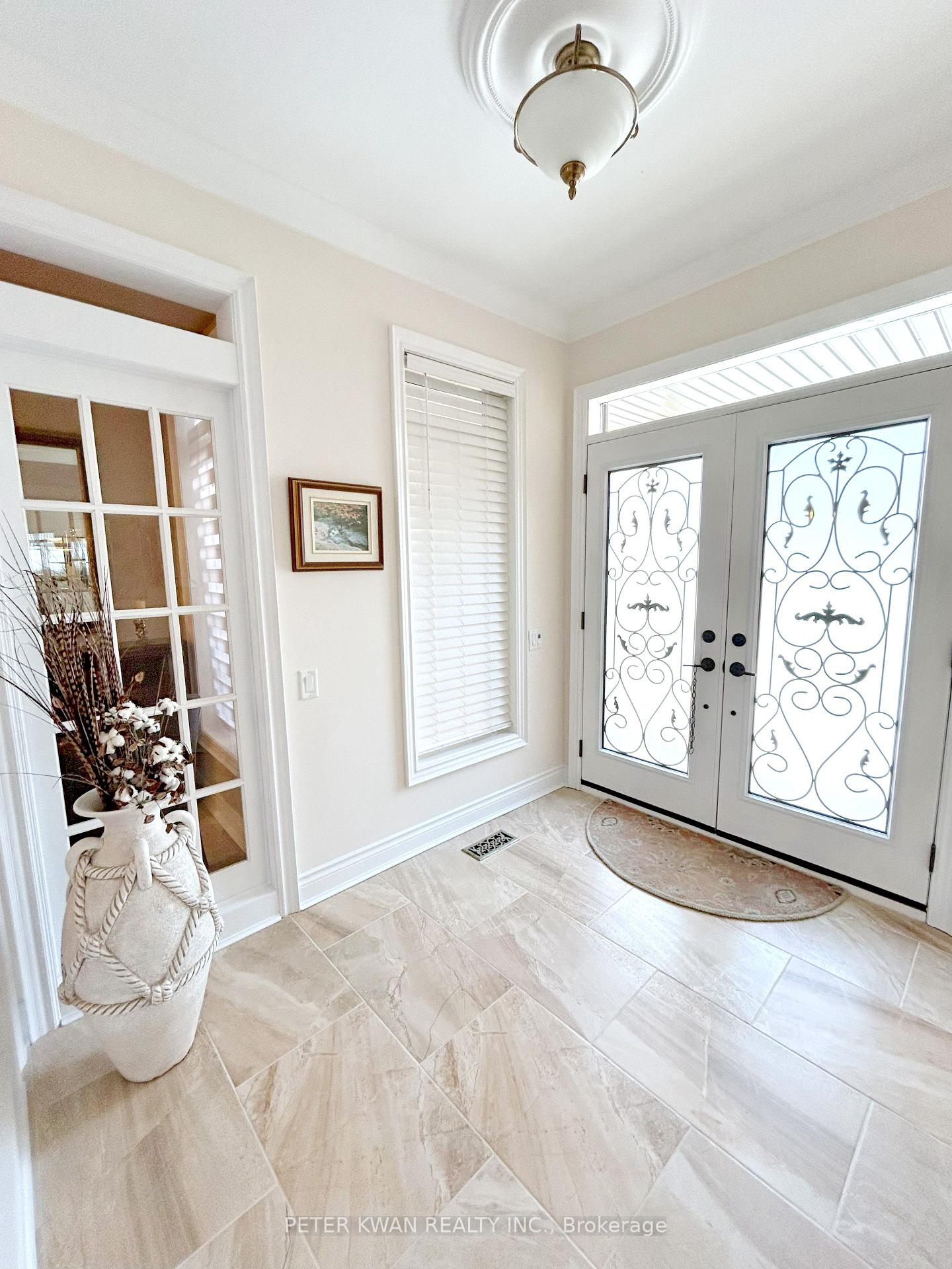 Photo 2 of Unit 34, 10 Wilton Trail, Aurora, Aurora Estates — HOMEH