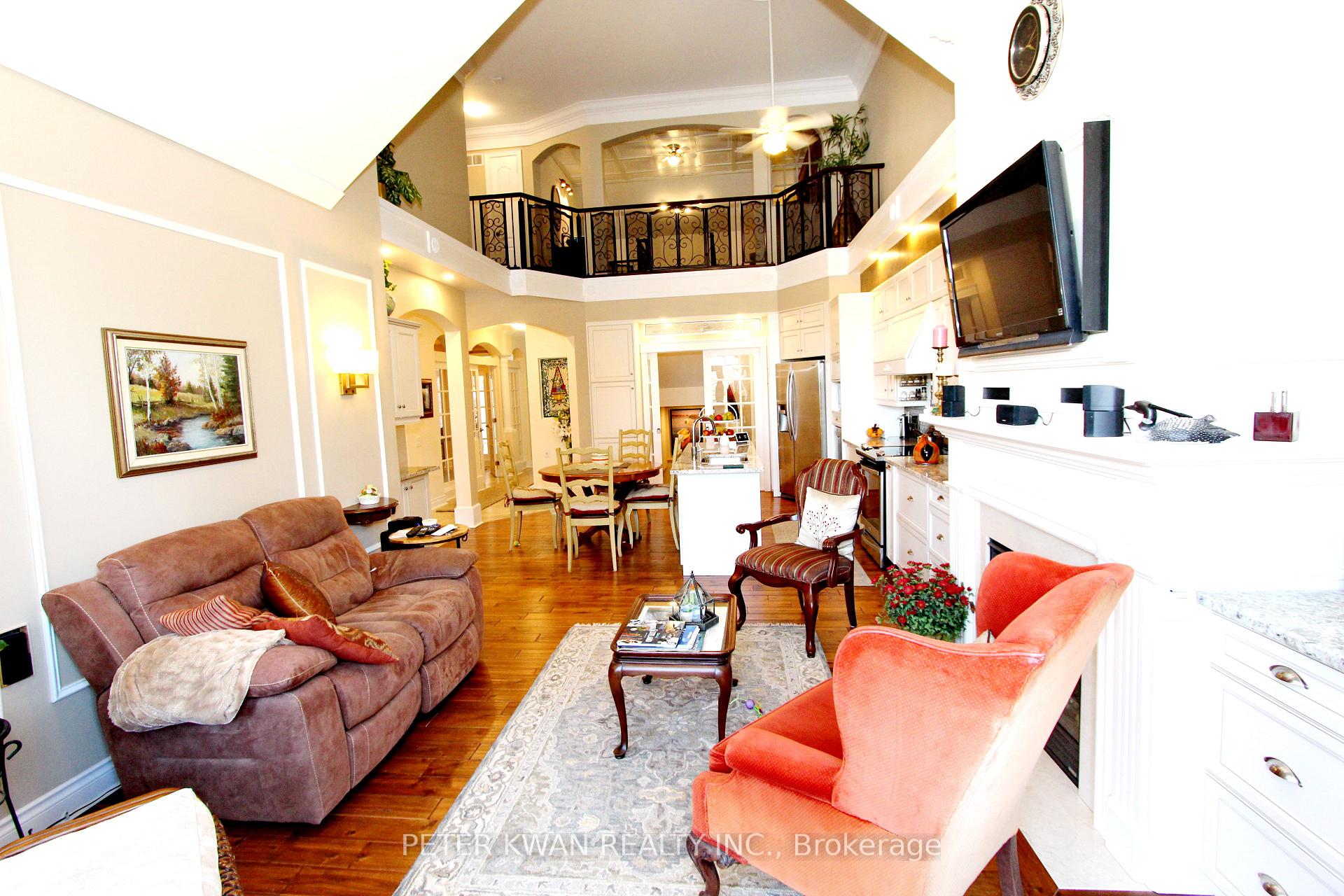 Photo 3 of Unit 34, 10 Wilton Trail, Aurora, Aurora Estates — HOMEH