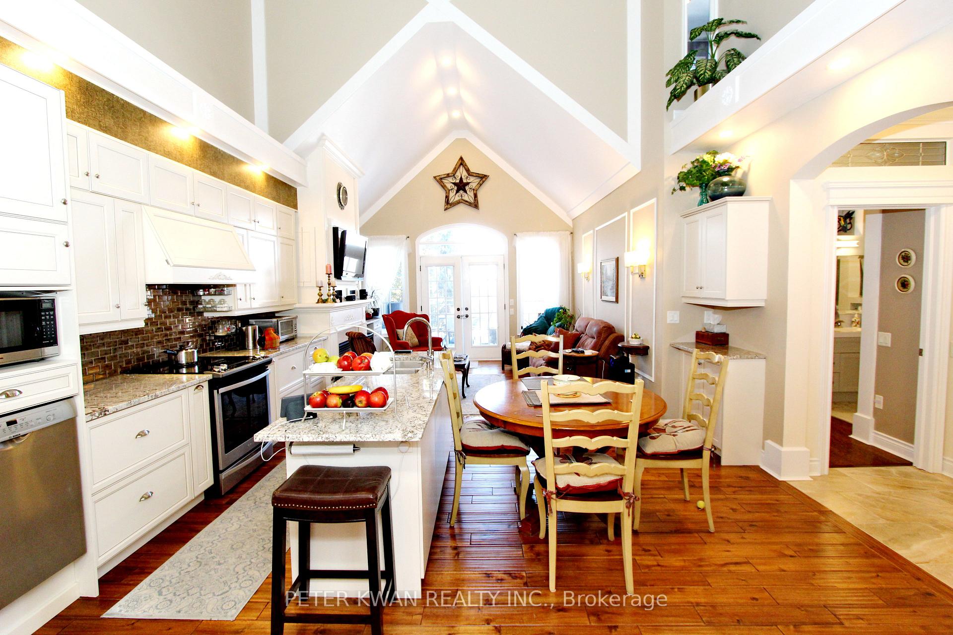 Photo 4 of Unit 34, 10 Wilton Trail, Aurora, Aurora Estates — HOMEH