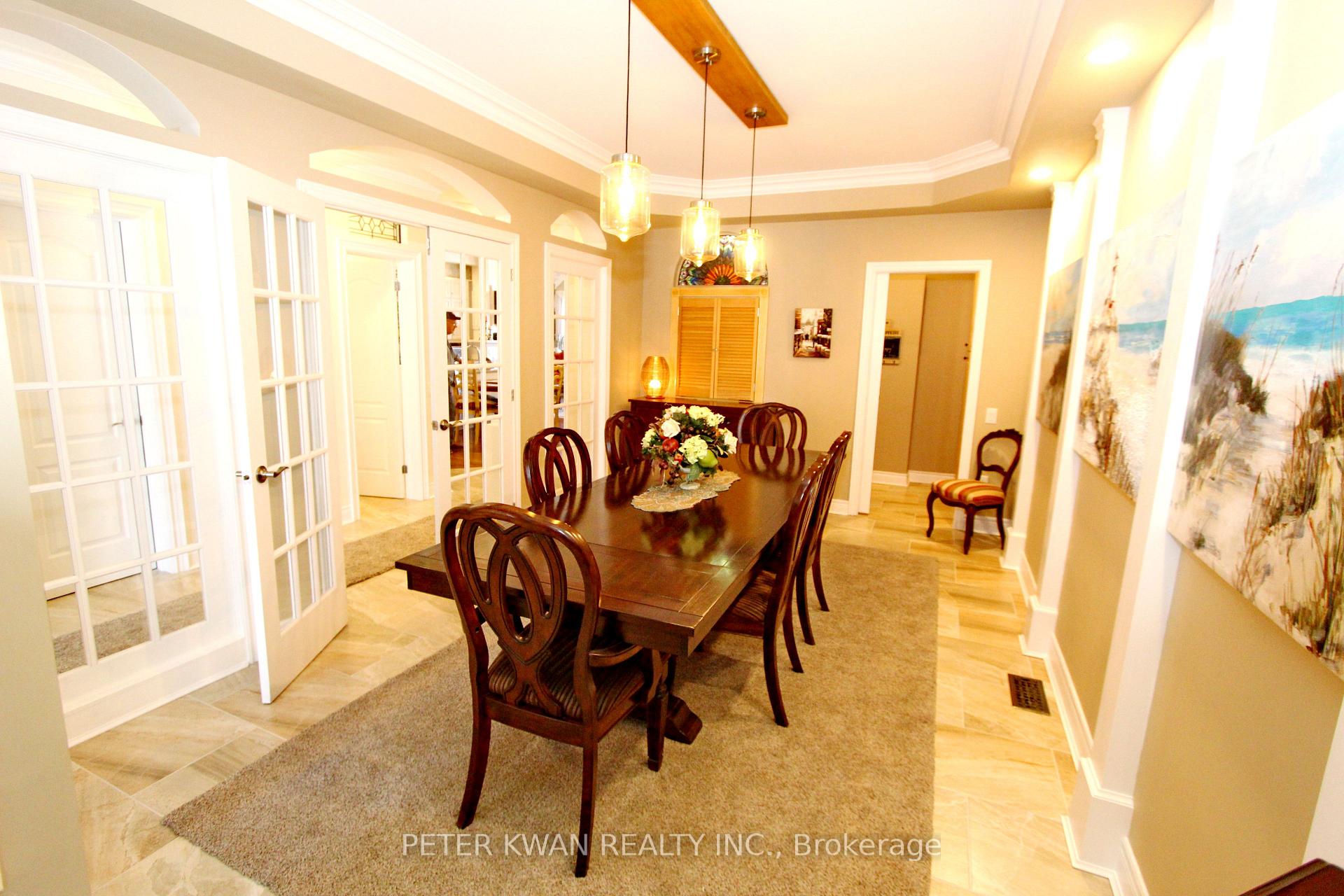 Photo 5 of Unit 34, 10 Wilton Trail, Aurora, Aurora Estates — HOMEH