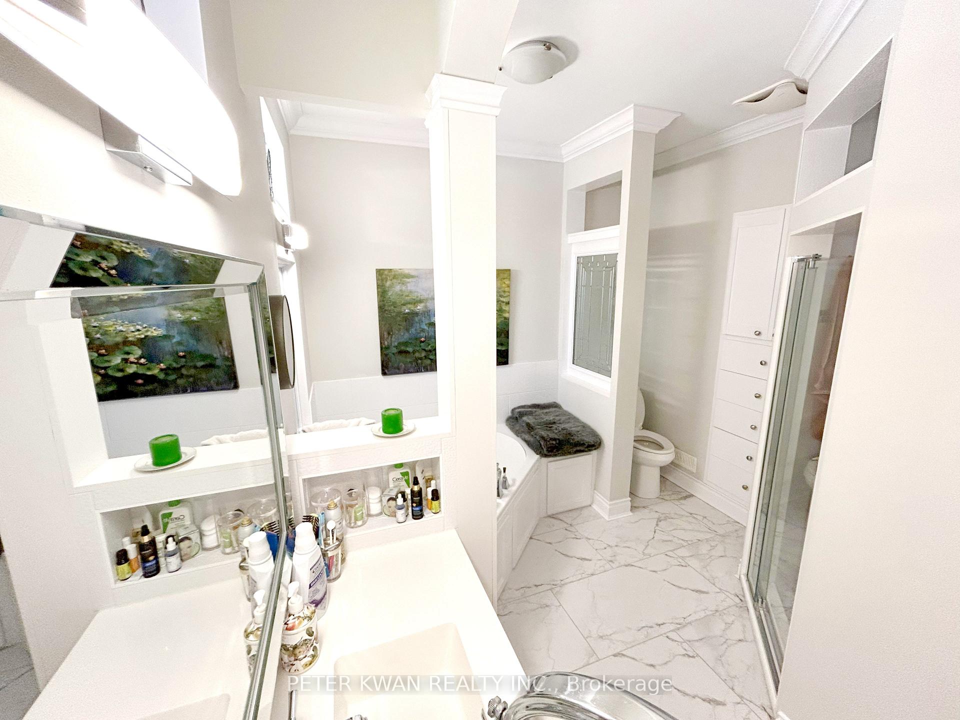 Photo 8 of Unit 34, 10 Wilton Trail, Aurora, Aurora Estates — HOMEH
