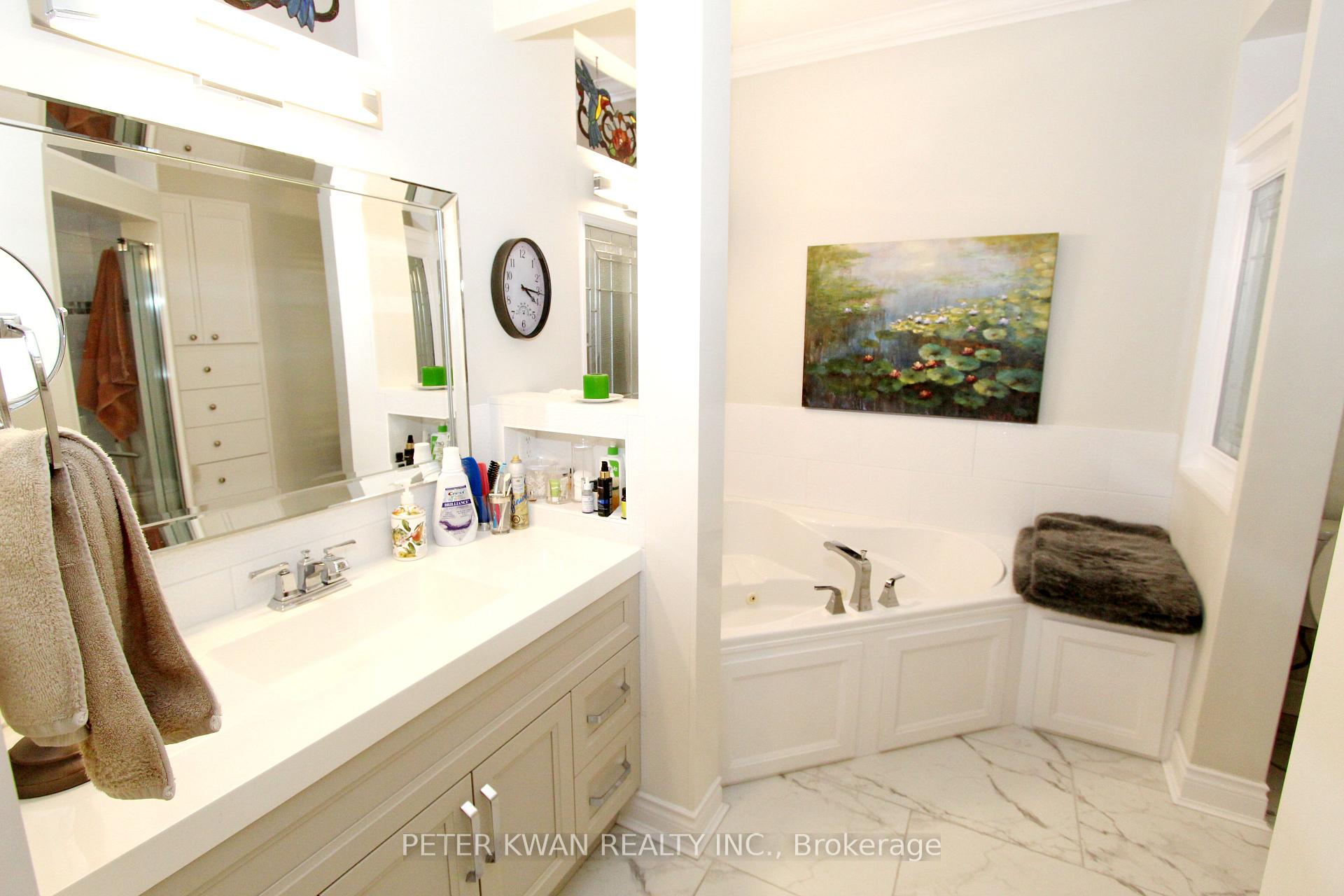 Photo 9 of Unit 34, 10 Wilton Trail, Aurora, Aurora Estates — HOMEH