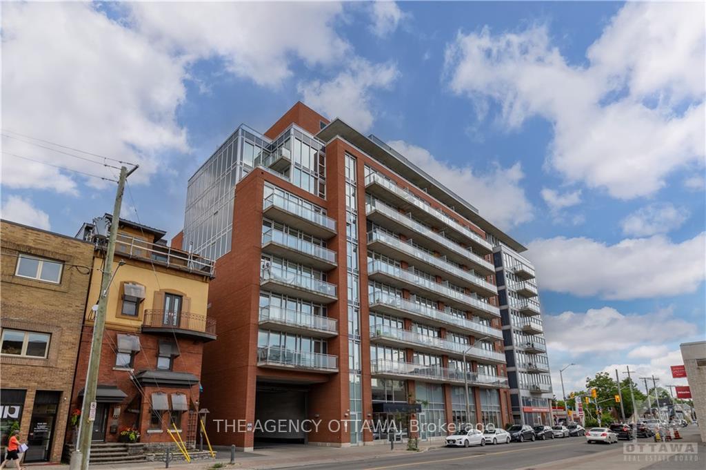 Front of Unit 415, 354 Gladstone Avenue