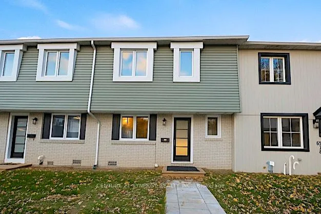 Front of Unit 28, 660 Hochelaga Street