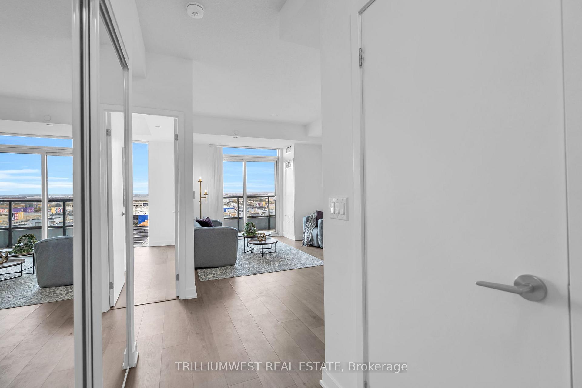 Photo 8 of Unit 721, 60 Honeycrisp Crescent, Vaughan, Vaughan Corporate Centre — HOMEH