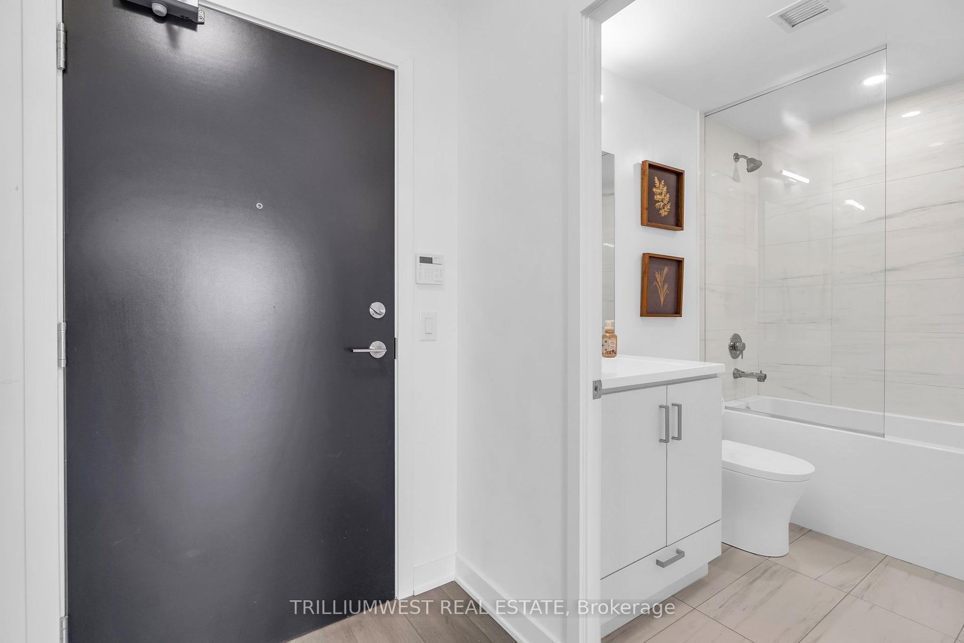 Photo 9 of Unit 721, 60 Honeycrisp Crescent, Vaughan, Vaughan Corporate Centre — HOMEH