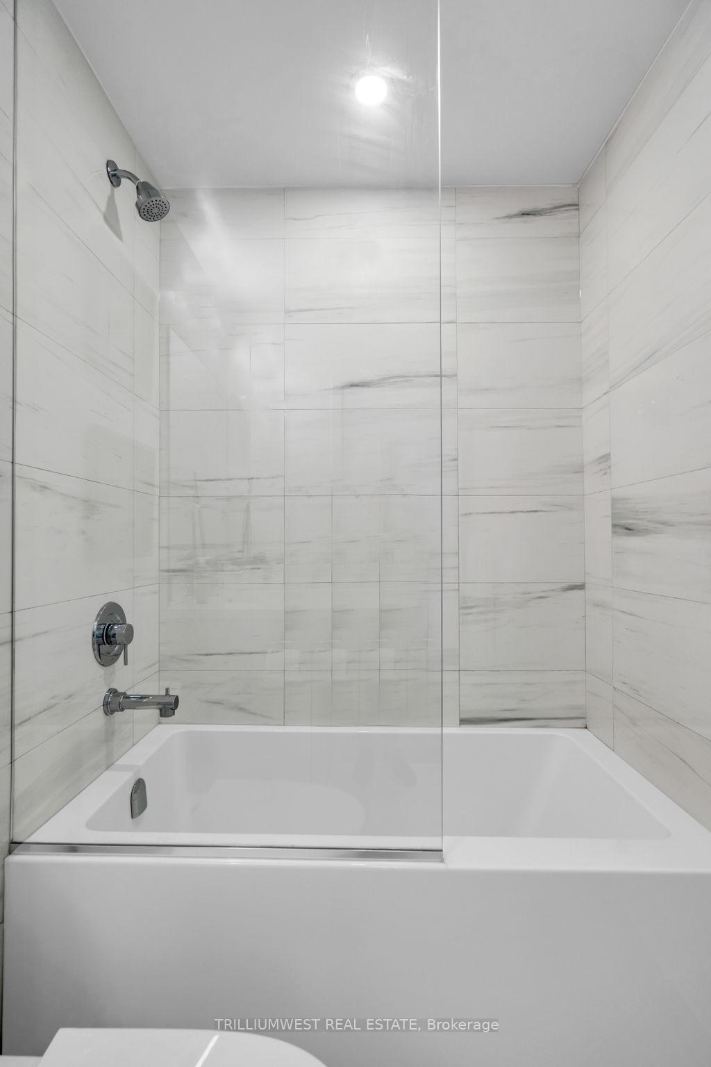 Photo 12 of Unit 721, 60 Honeycrisp Crescent, Vaughan, Vaughan Corporate Centre — HOMEH