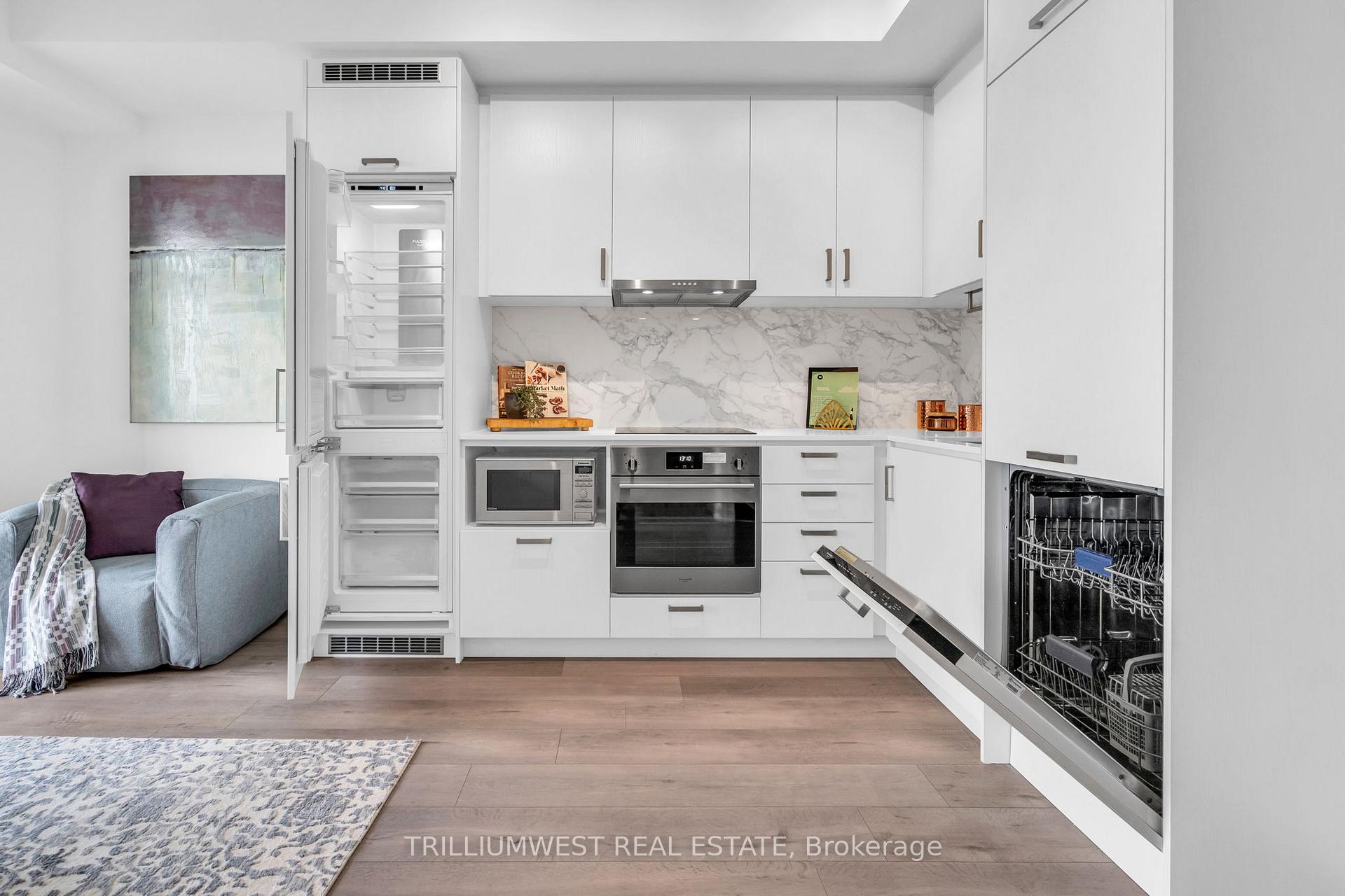 Photo 17 of Unit 721, 60 Honeycrisp Crescent, Vaughan, Vaughan Corporate Centre — HOMEH