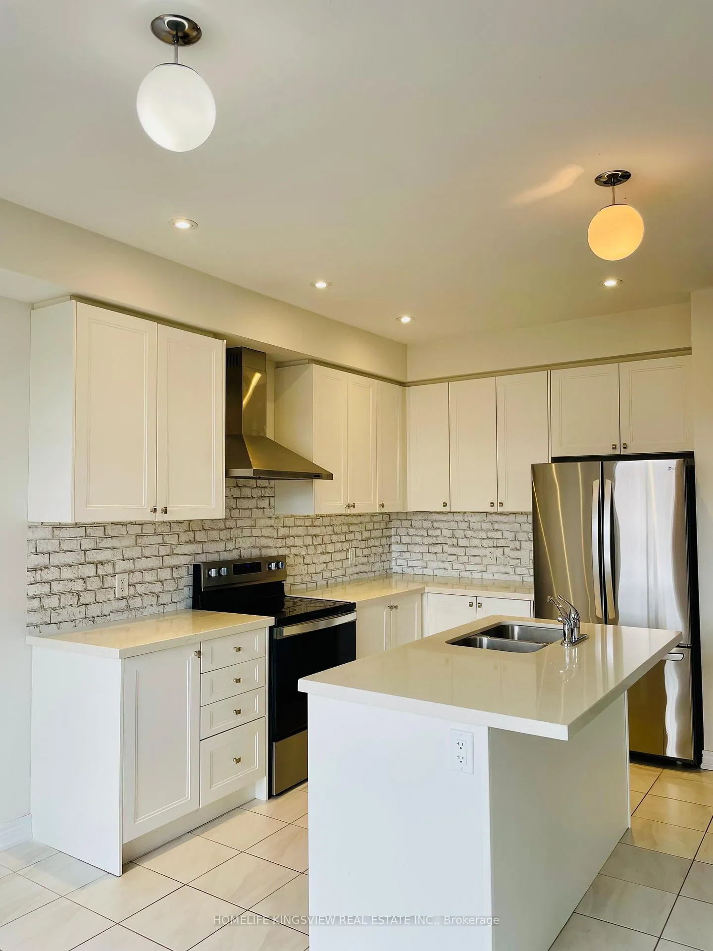 Photo 2 of 1371 Klondike Court, Oshawa, Kedron — HOMEH
