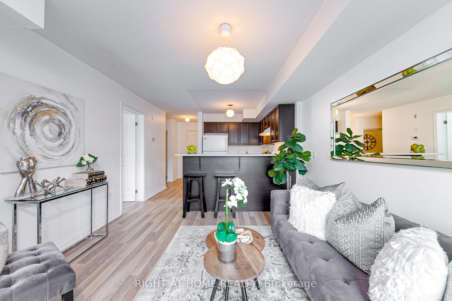Photo 2 of Unit 5, 17 Cheltenham Road, Barrie, Georgian Drive — HOMEH