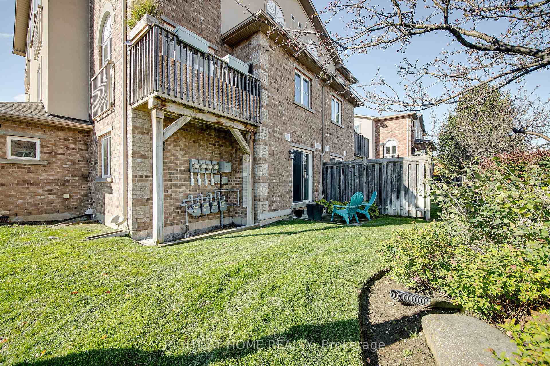 Photo 5 of Unit 5, 17 Cheltenham Road, Barrie, Georgian Drive — HOMEH