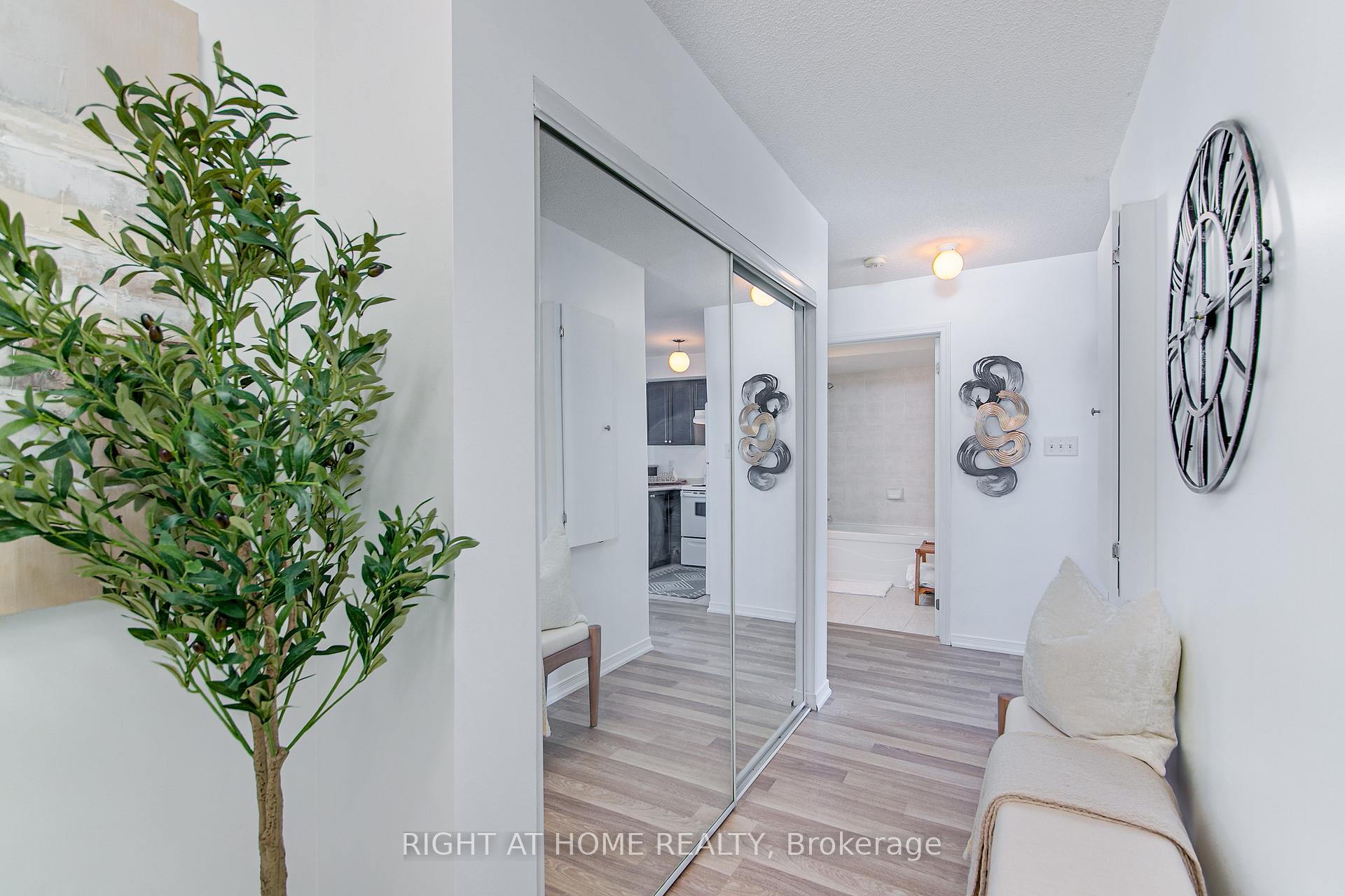 Photo 6 of Unit 5, 17 Cheltenham Road, Barrie, Georgian Drive — HOMEH