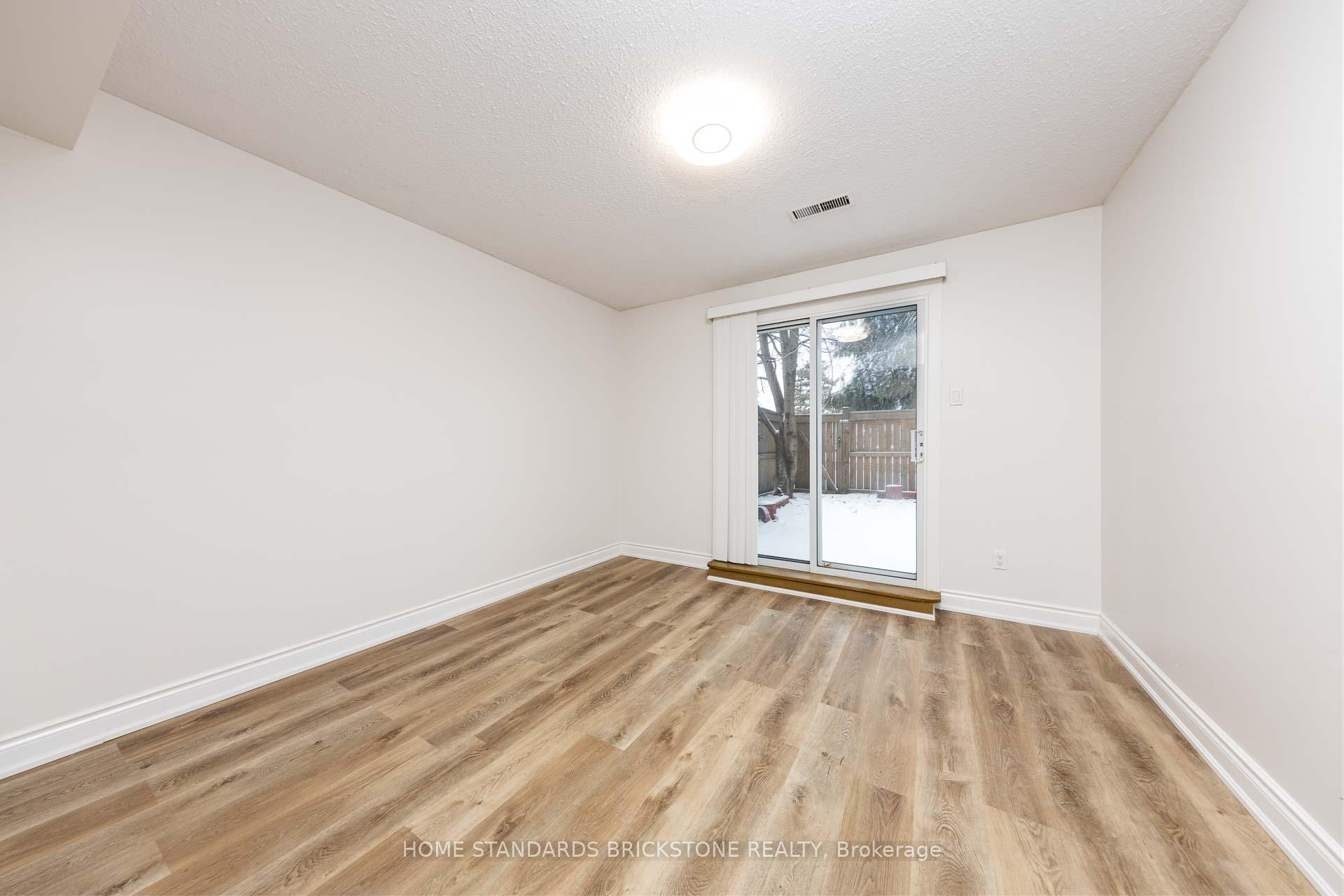 Photo 6 of Unit 34, 12 Poplar Crescent, Aurora, Aurora Highlands — HOMEH
