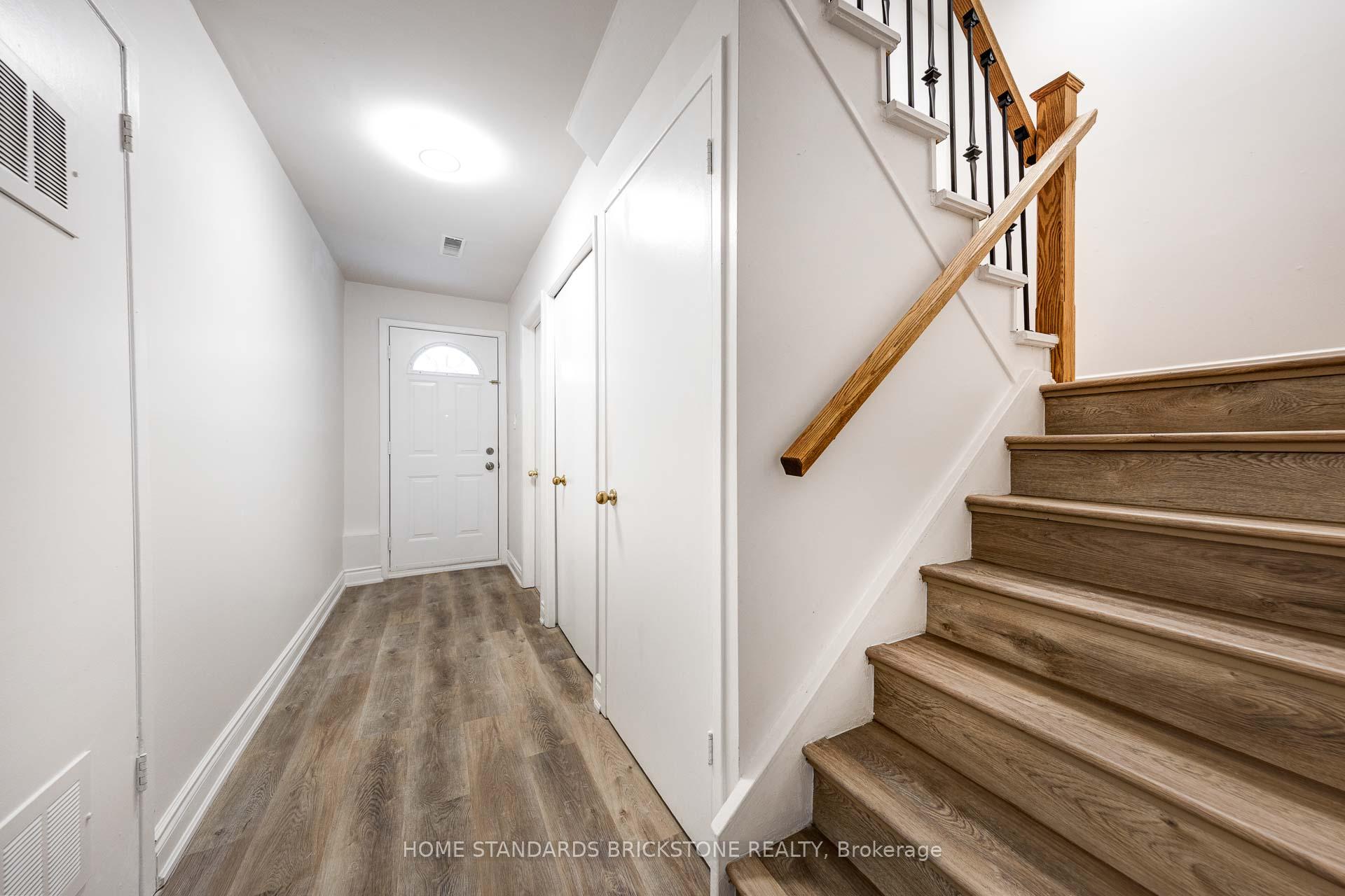 Photo 9 of Unit 34, 12 Poplar Crescent, Aurora, Aurora Highlands — HOMEH