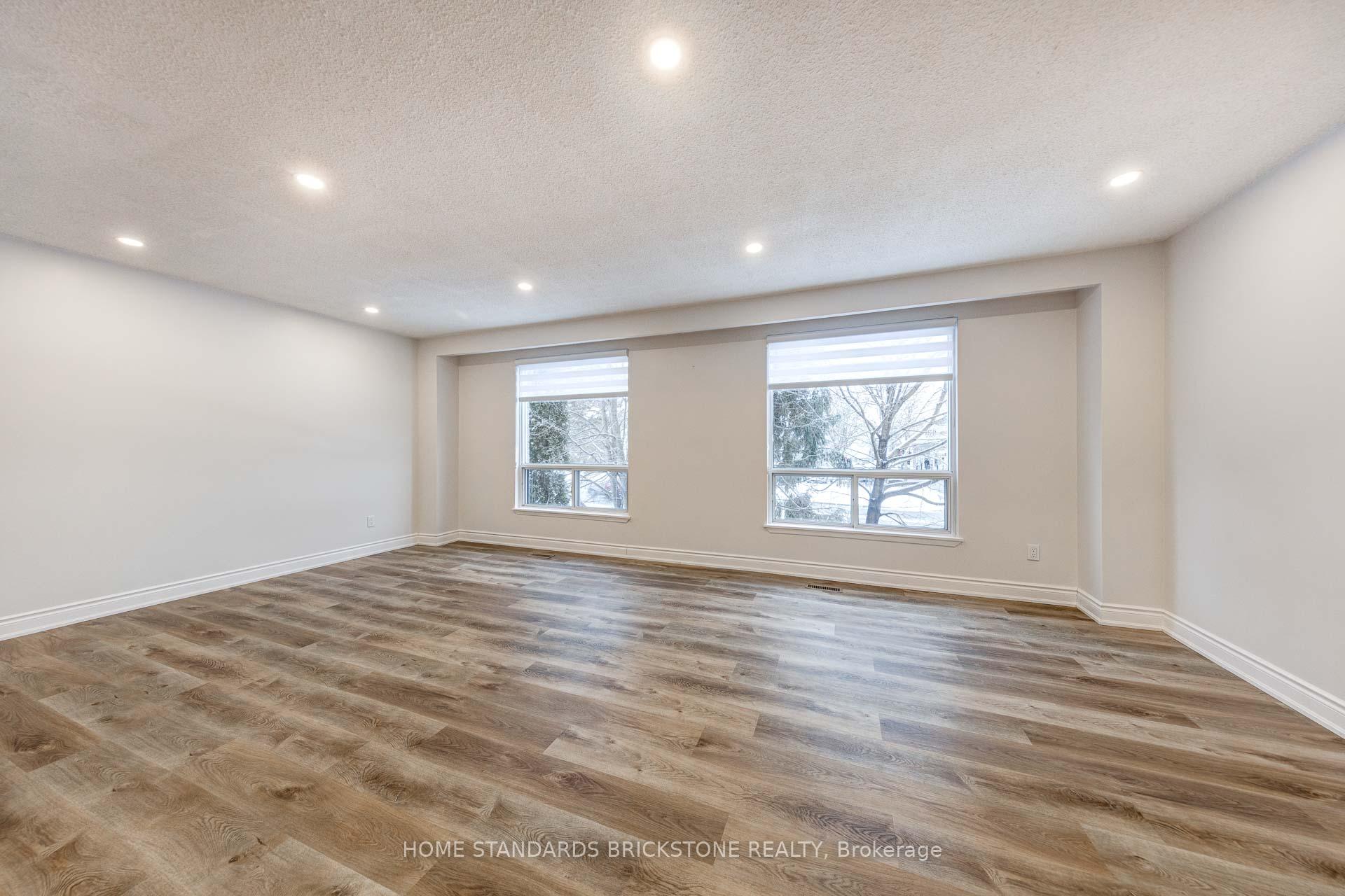 Photo 12 of Unit 34, 12 Poplar Crescent, Aurora, Aurora Highlands — HOMEH
