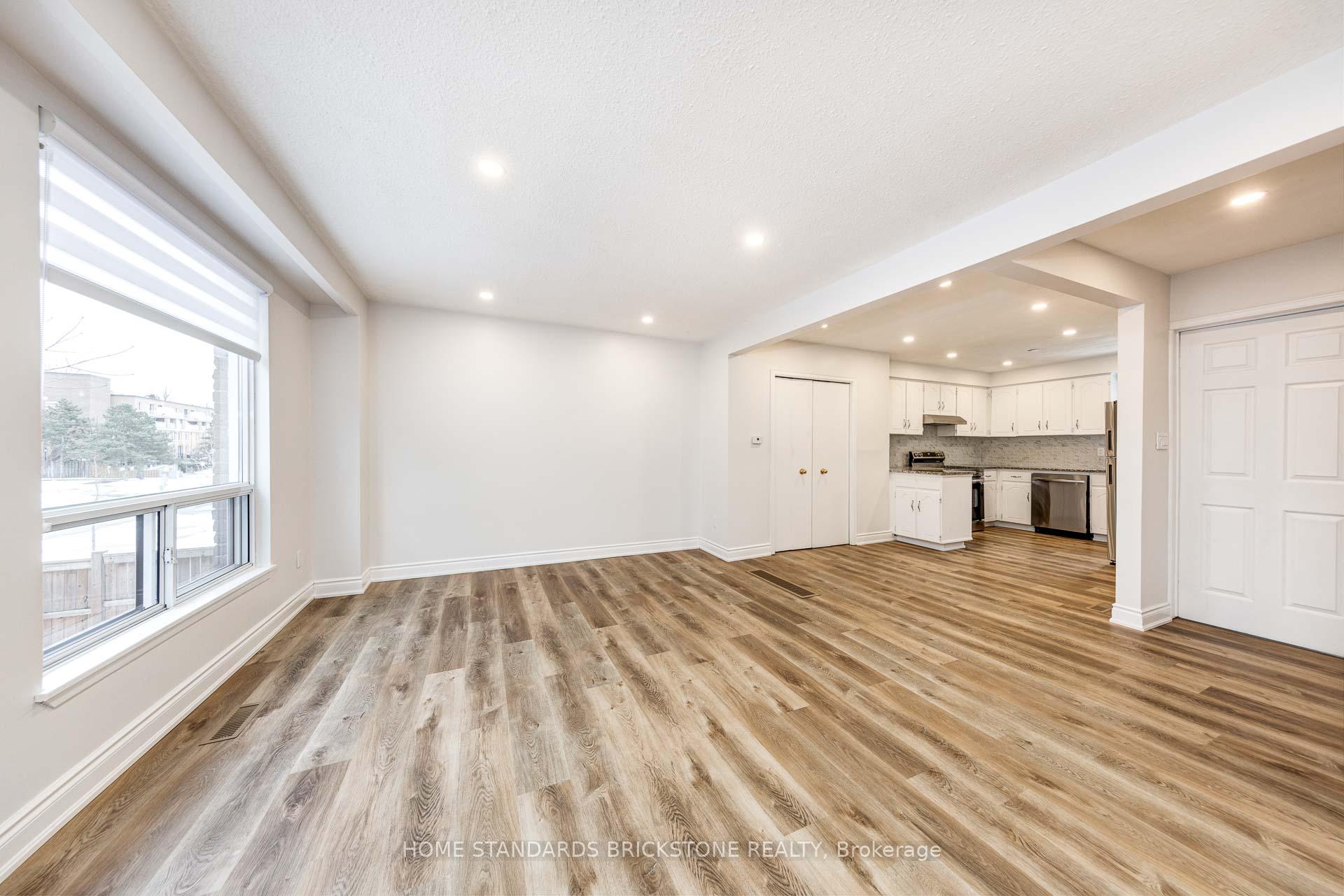 Photo 13 of Unit 34, 12 Poplar Crescent, Aurora, Aurora Highlands — HOMEH