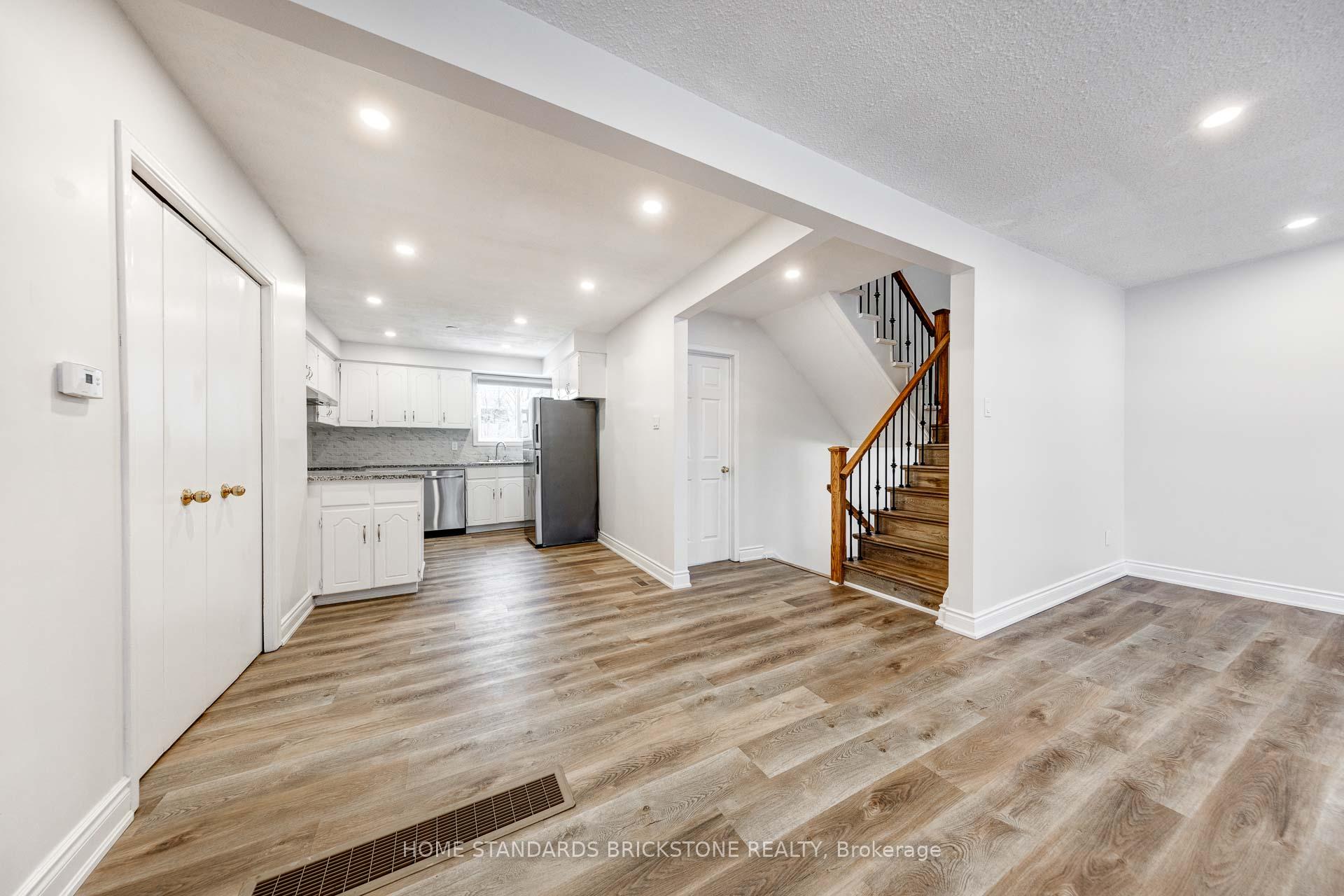 Photo 15 of Unit 34, 12 Poplar Crescent, Aurora, Aurora Highlands — HOMEH