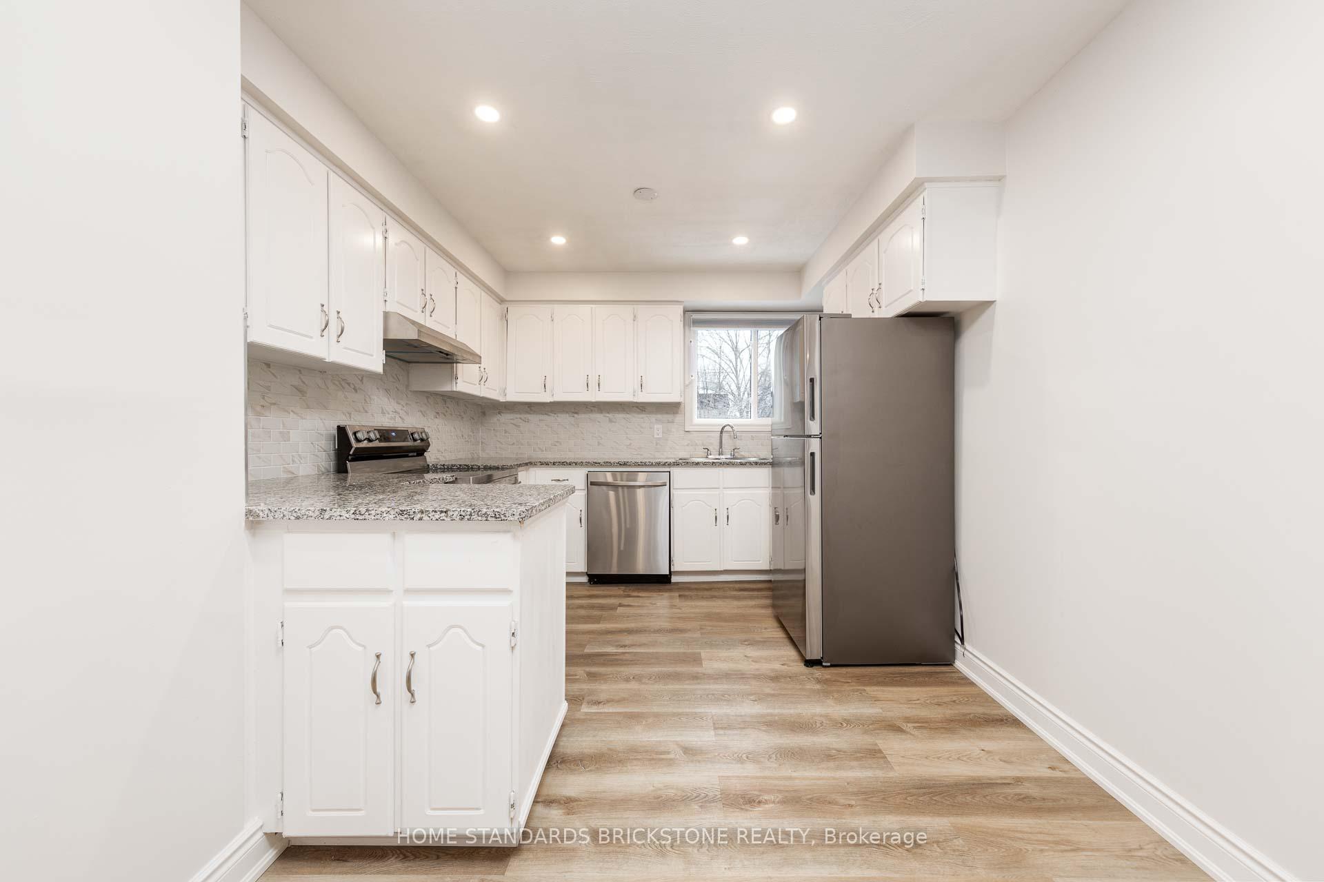 Photo 17 of Unit 34, 12 Poplar Crescent, Aurora, Aurora Highlands — HOMEH