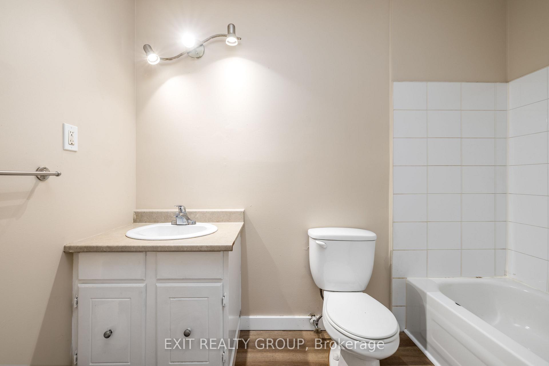 Photo 7 of Unit 401, 25 College Street E, Belleville, Belleville Ward — HOMEH