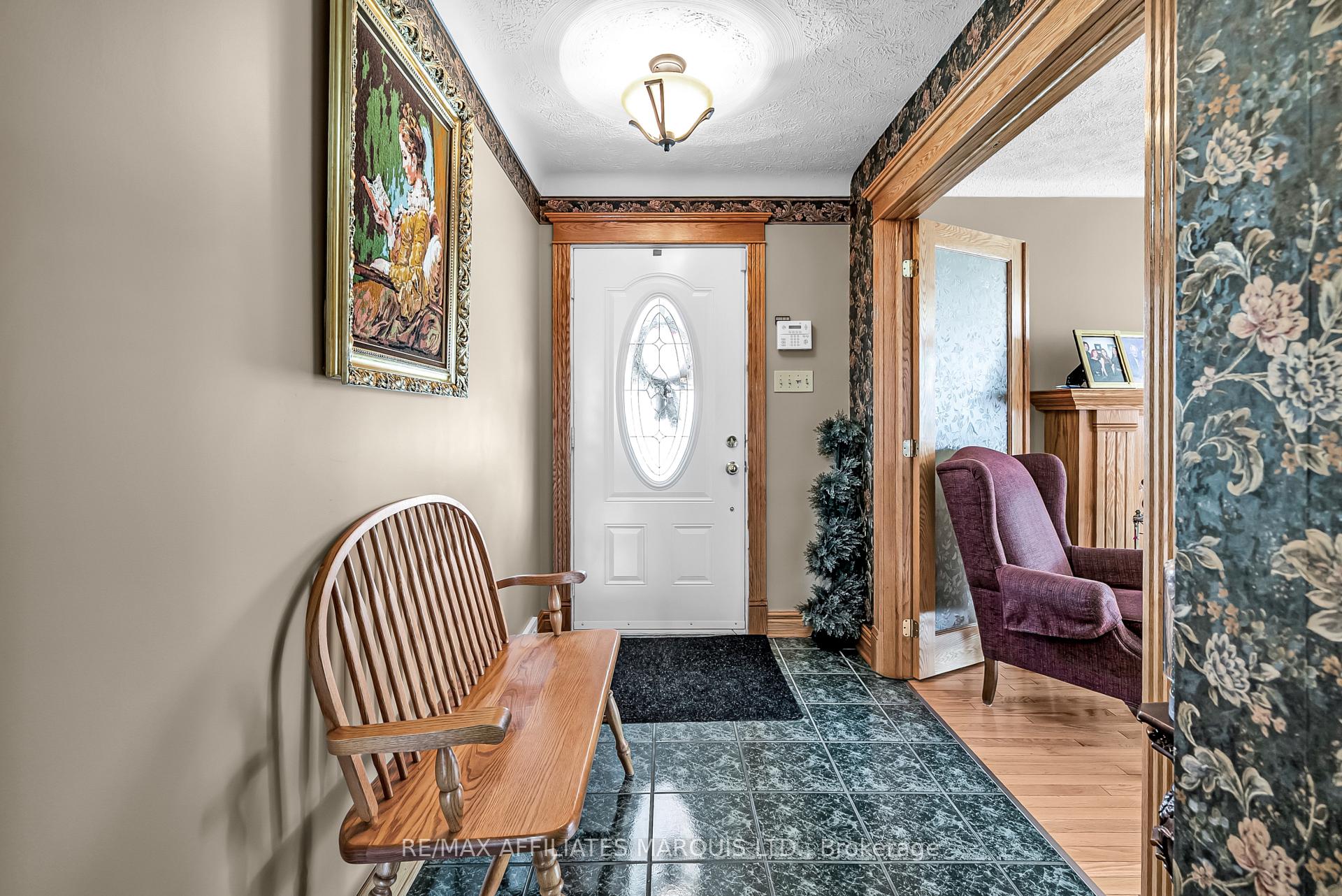 Photo 3 of 1413 Queen Street, Cornwall — HOMEH