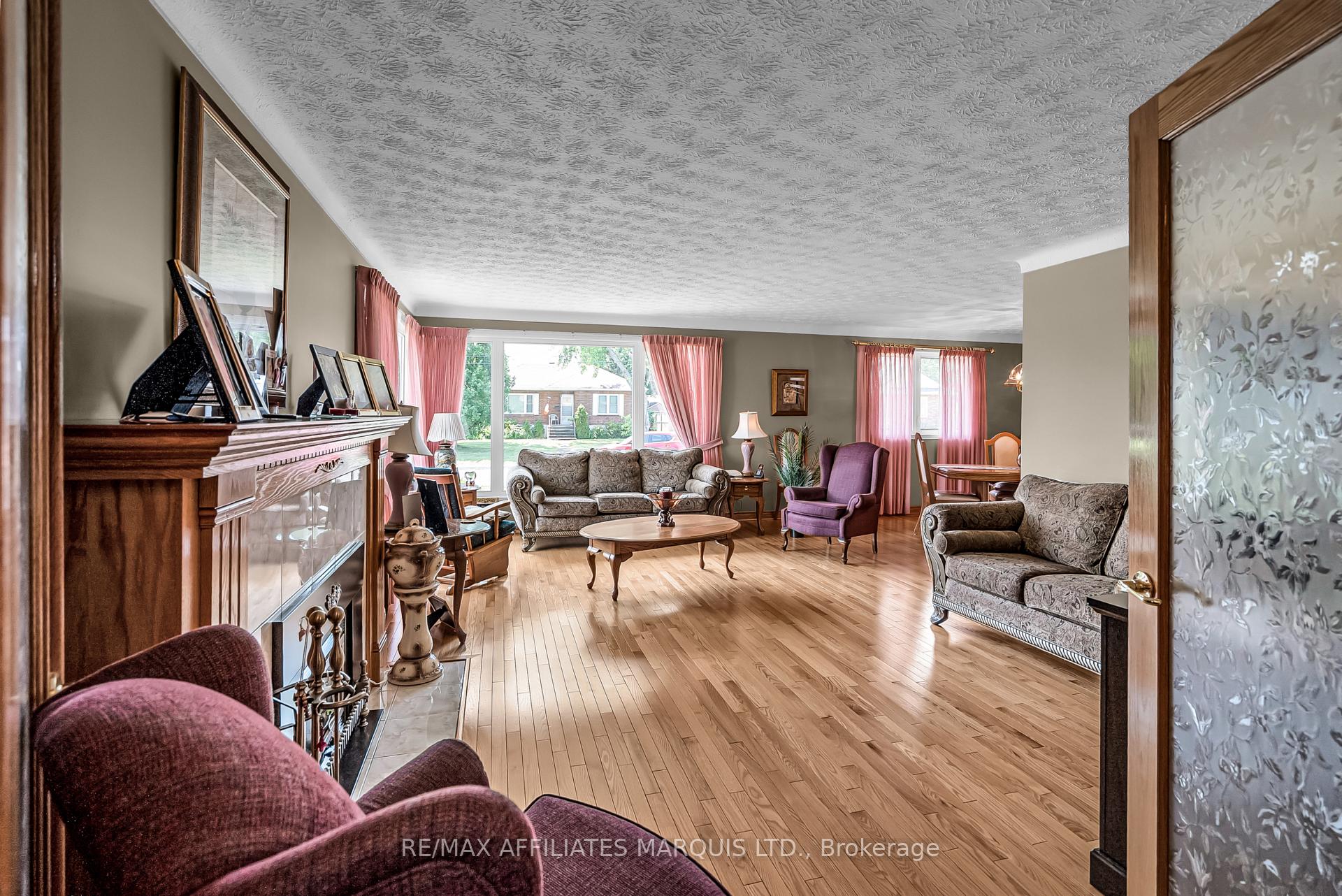 Photo 2 of 1413 Queen Street, Cornwall — HOMEH