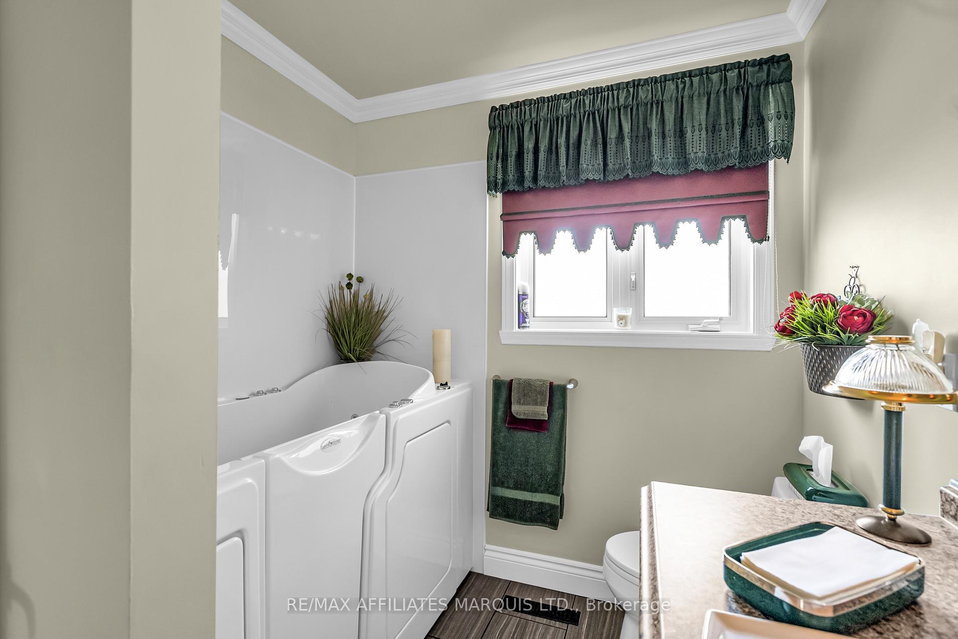 Photo 16 of 1413 Queen Street, Cornwall — HOMEH