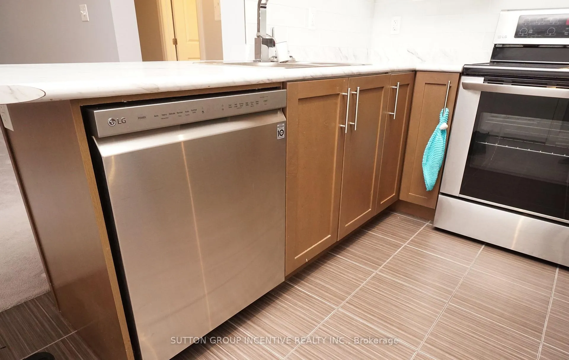 Photo 15 of Unit 413, 54 Koda Street, Barrie, Rural Barrie Southwest — HOMEH