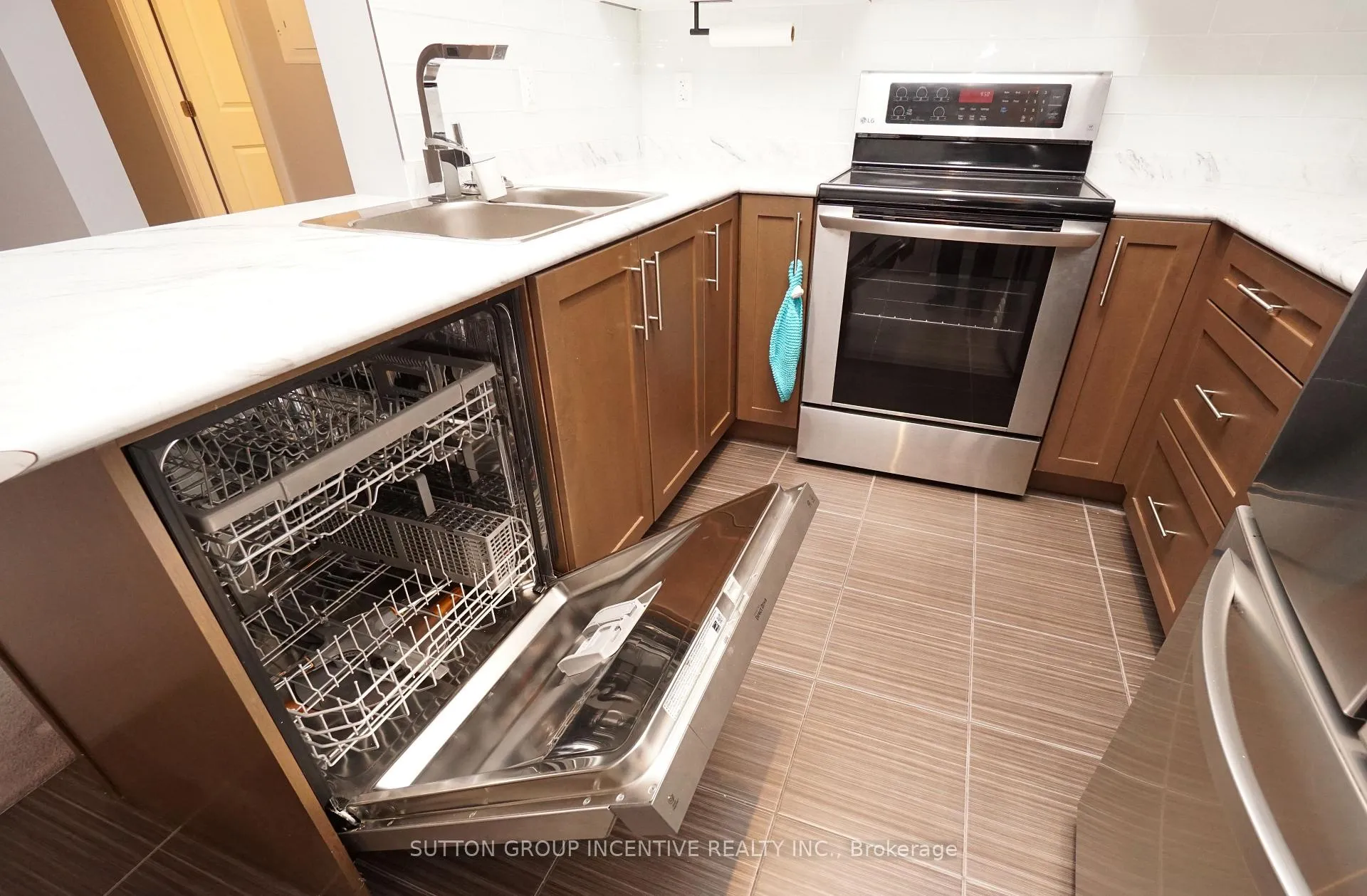 Photo 16 of Unit 413, 54 Koda Street, Barrie, Rural Barrie Southwest — HOMEH