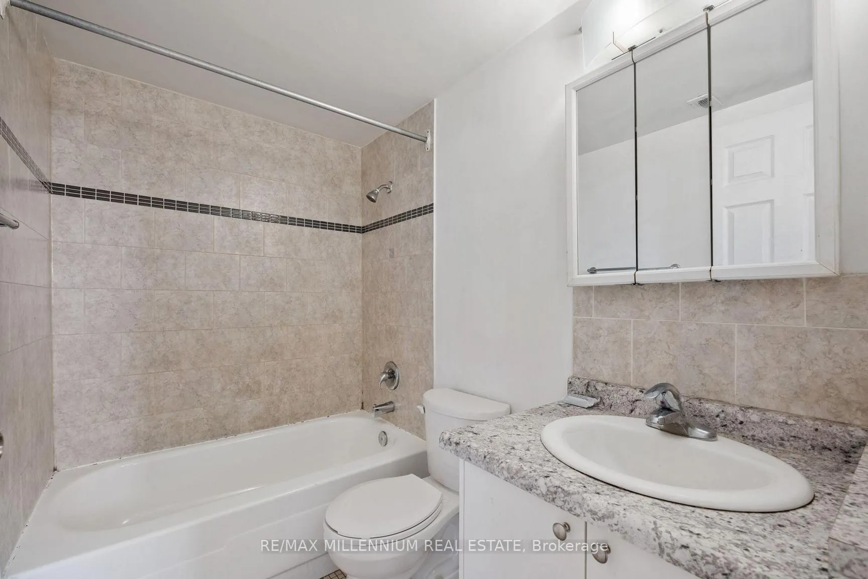 Photo 4 of Unit 708, 420 Greenhill Avenue, Hamilton, Vincent — HOMEH