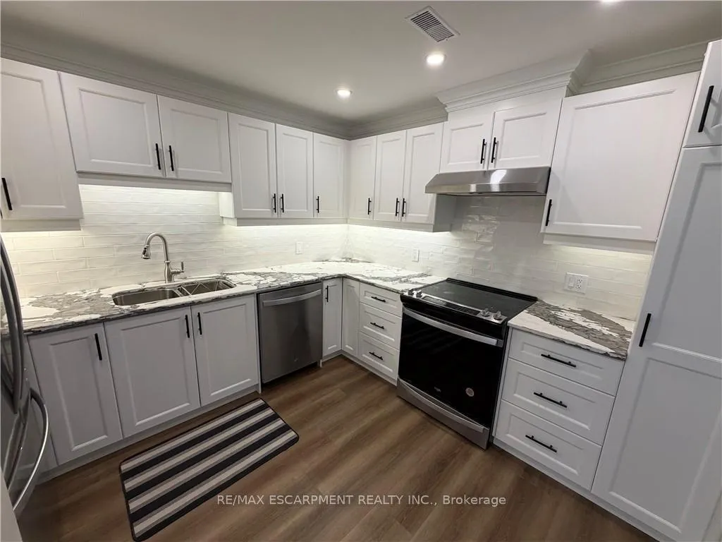 Photo 3 of 59 Szollosy Circle, Hamilton, Kennedy — HOMEH