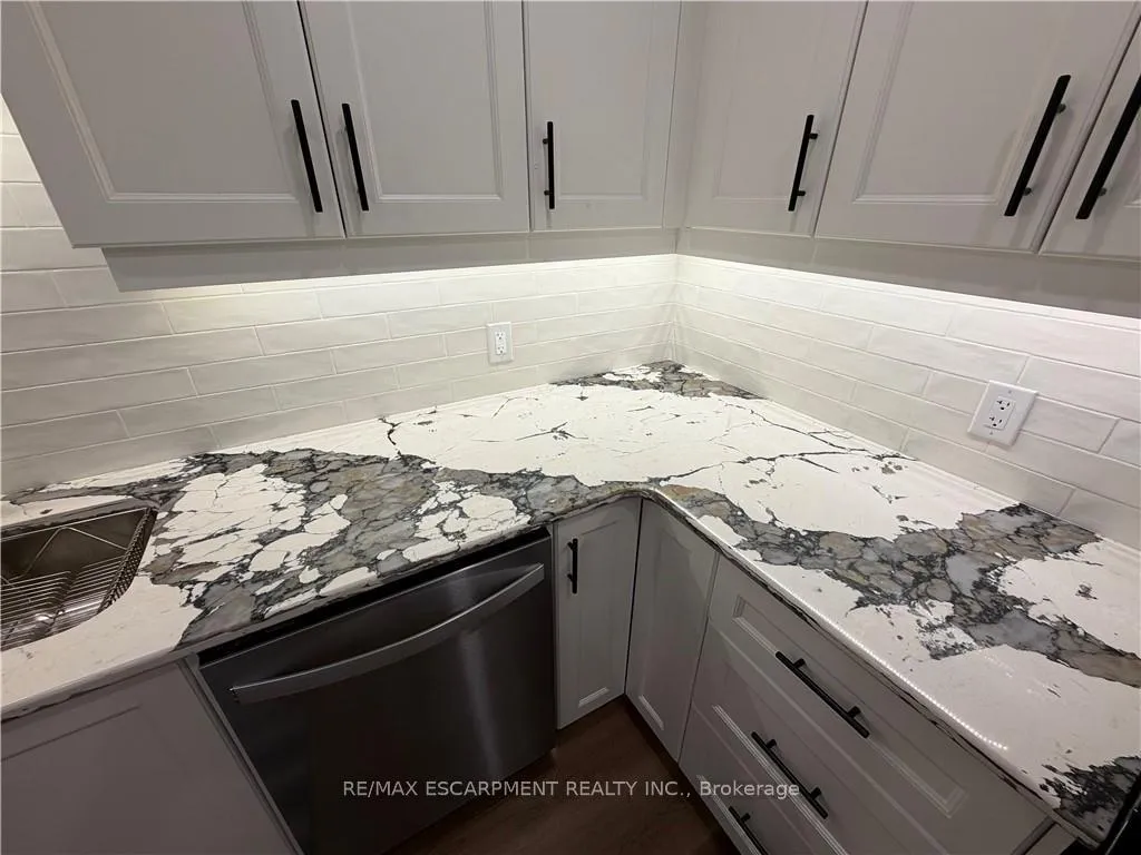 Photo 4 of 59 Szollosy Circle, Hamilton, Kennedy — HOMEH