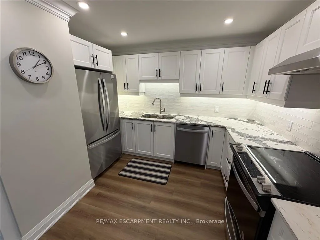 Photo 5 of 59 Szollosy Circle, Hamilton, Kennedy — HOMEH