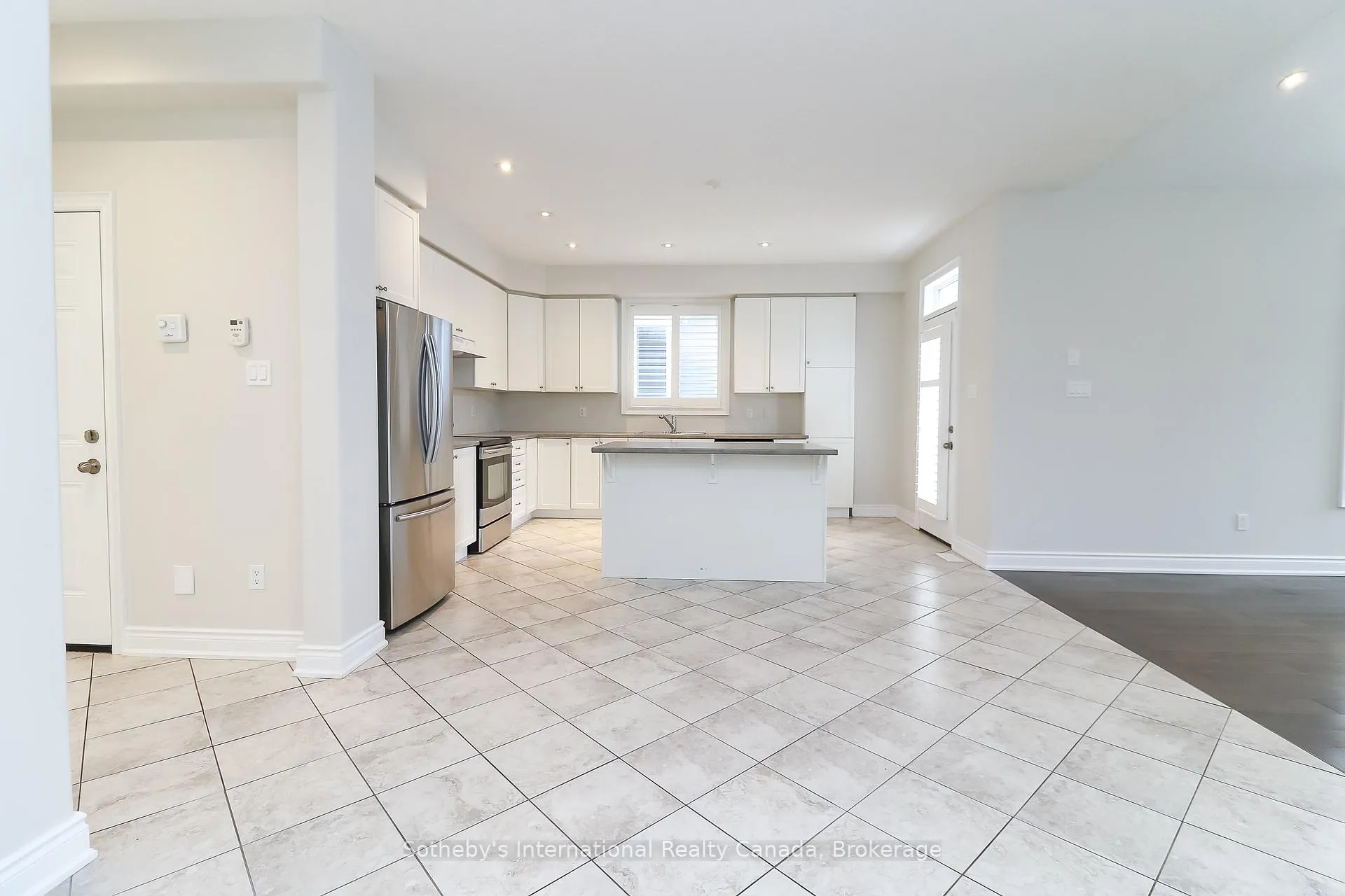 Photo 8 of 75 Garbutt Crescent, Collingwood — HOMEH