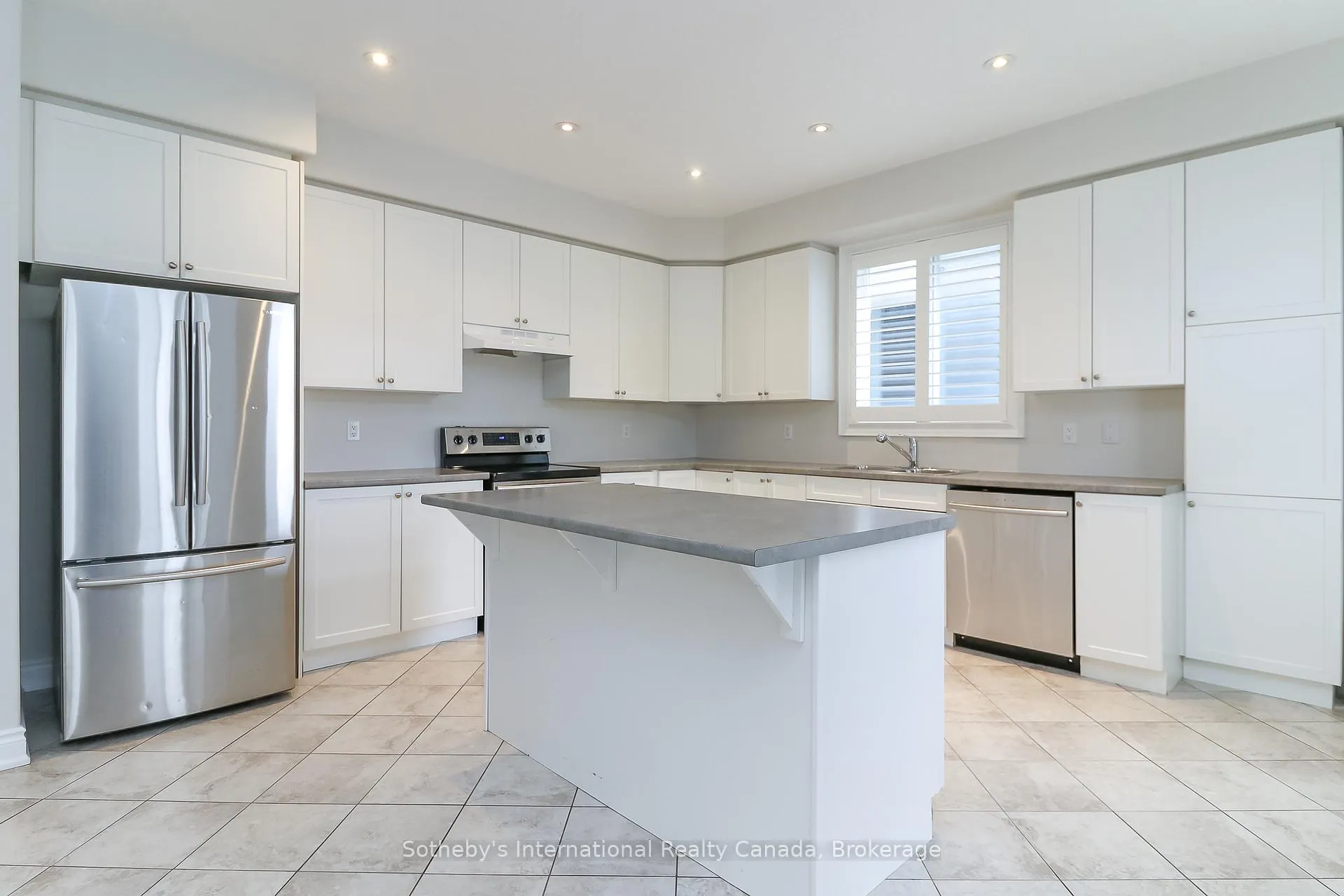 Photo 16 of 75 Garbutt Crescent, Collingwood — HOMEH