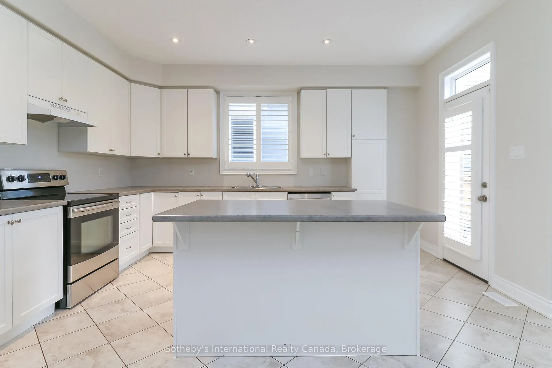 Photo 17 of 75 Garbutt Crescent, Collingwood — HOMEH