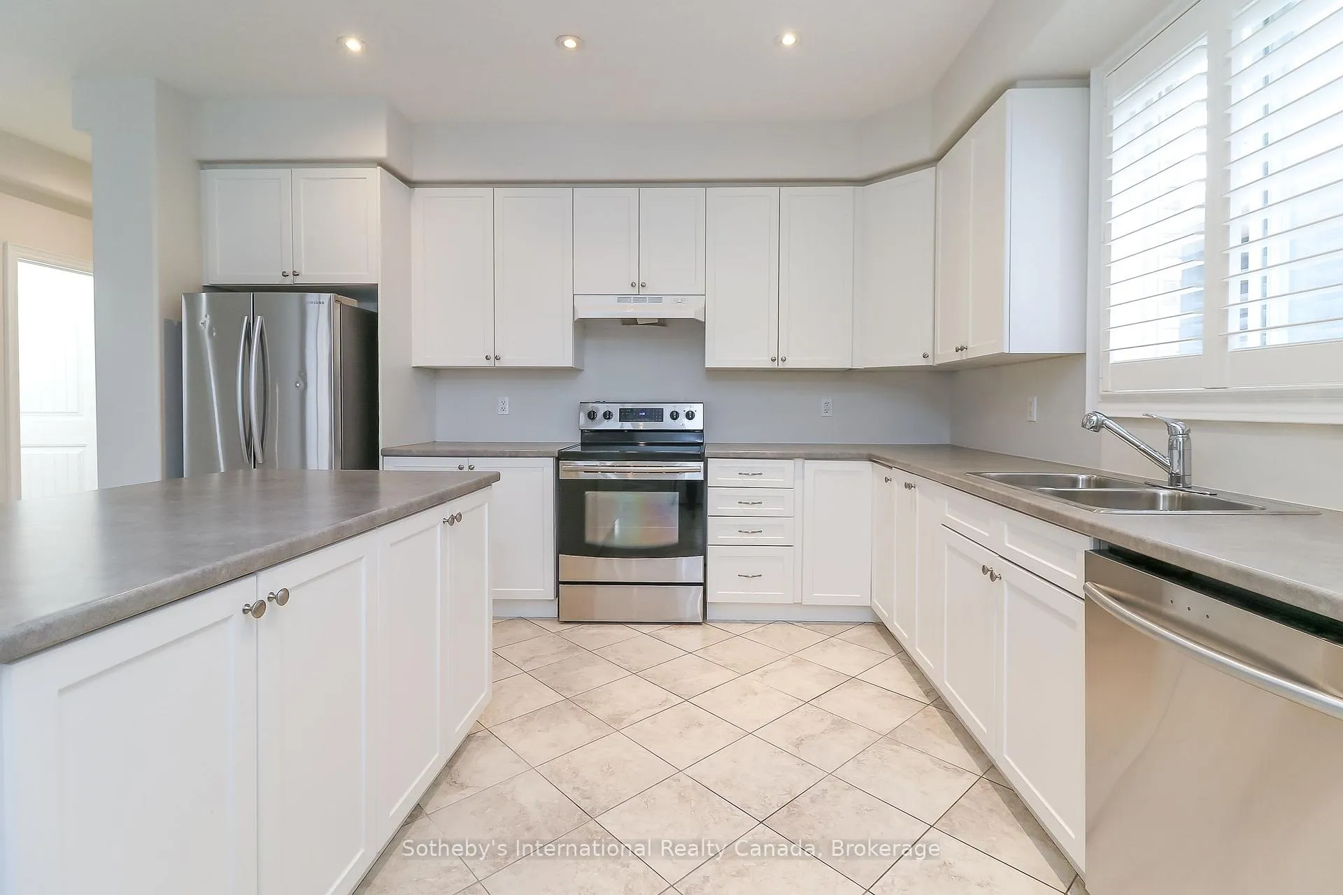 Photo 19 of 75 Garbutt Crescent, Collingwood — HOMEH