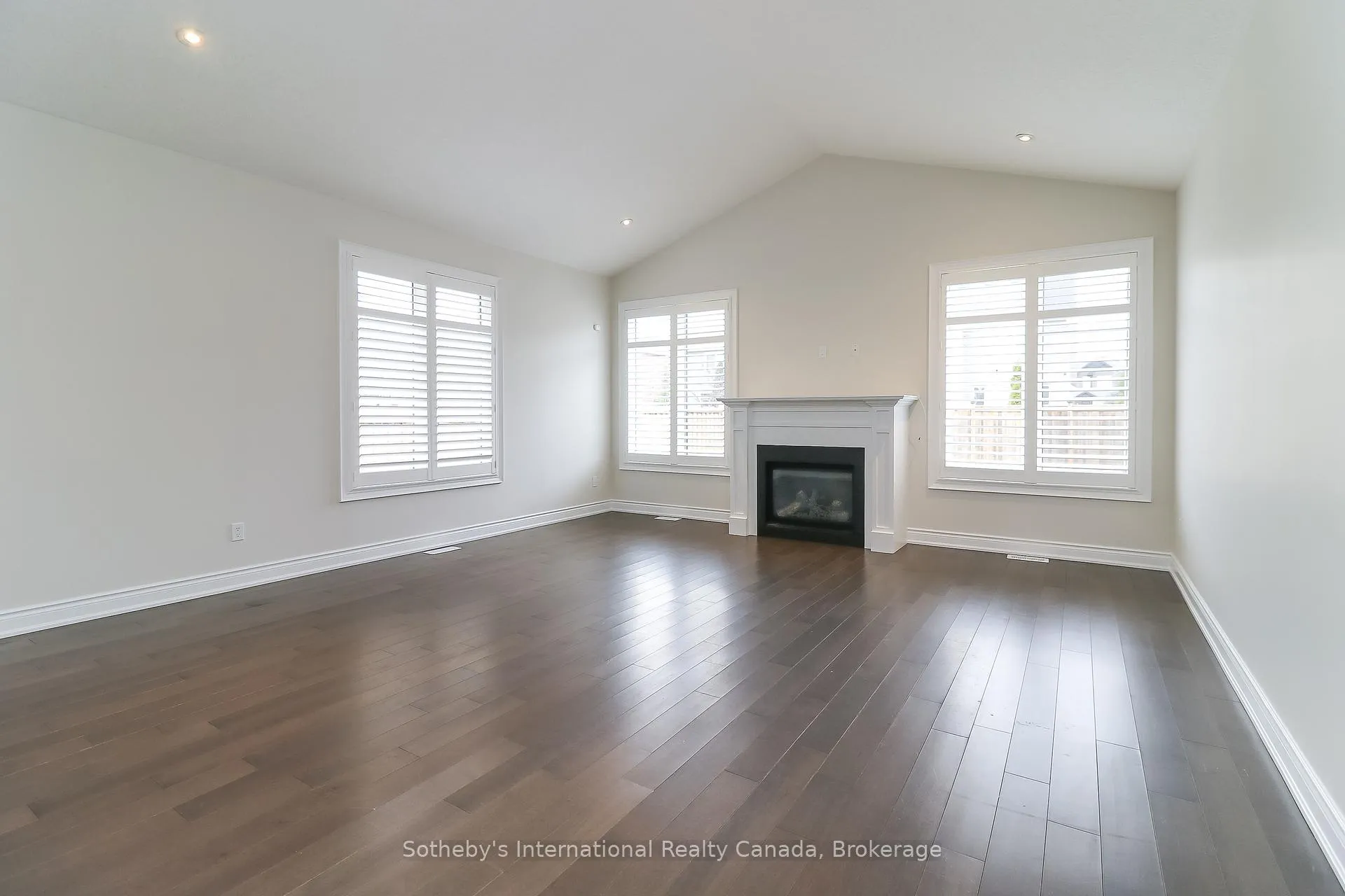 Photo 24 of 75 Garbutt Crescent, Collingwood — HOMEH