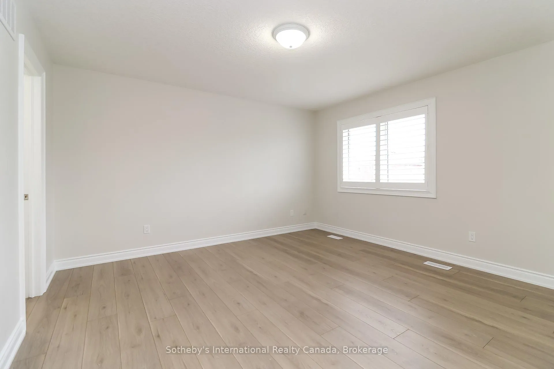 Photo 33 of 75 Garbutt Crescent, Collingwood — HOMEH